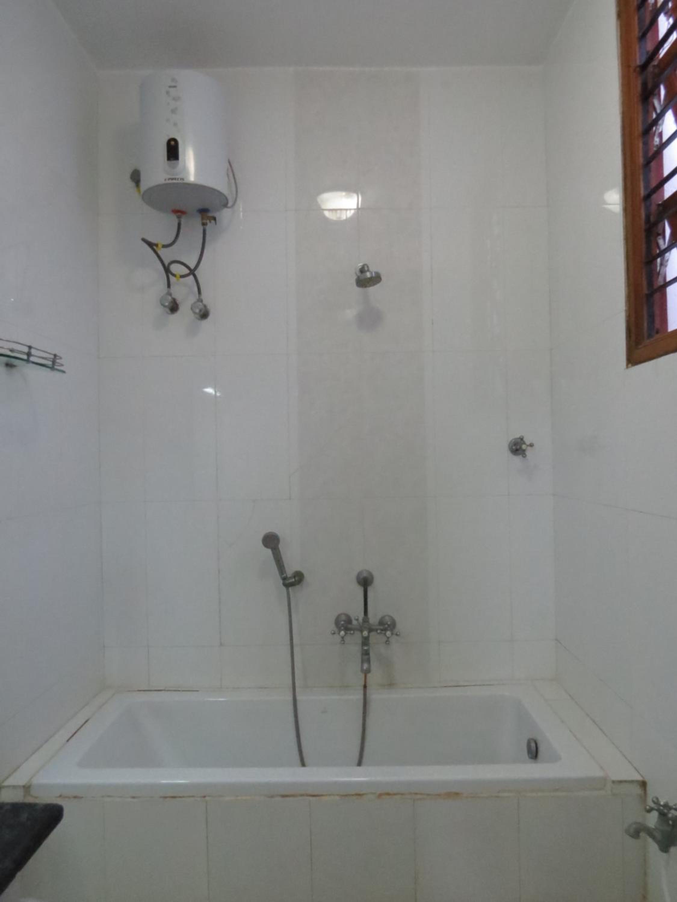 Deluxe Family Suite - Photo 13