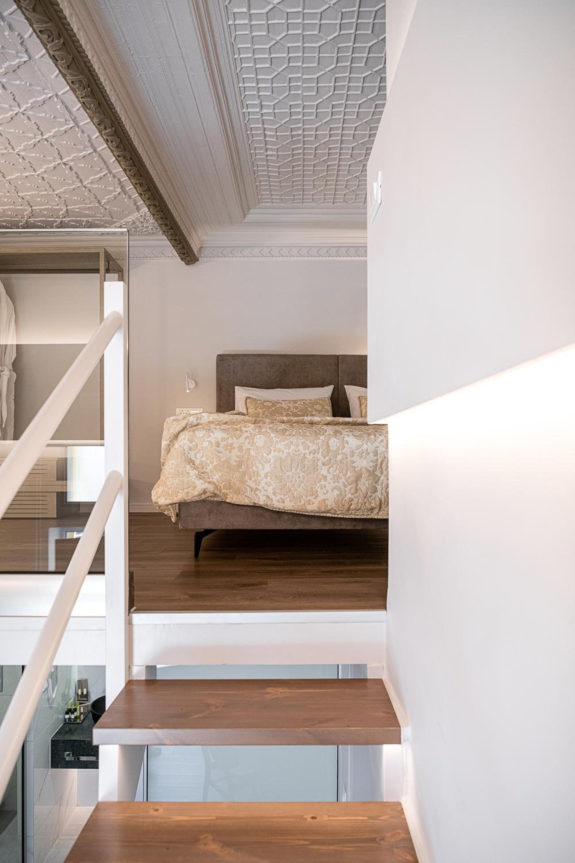 Two-Bedroom Suite with Balcony - Photo 3