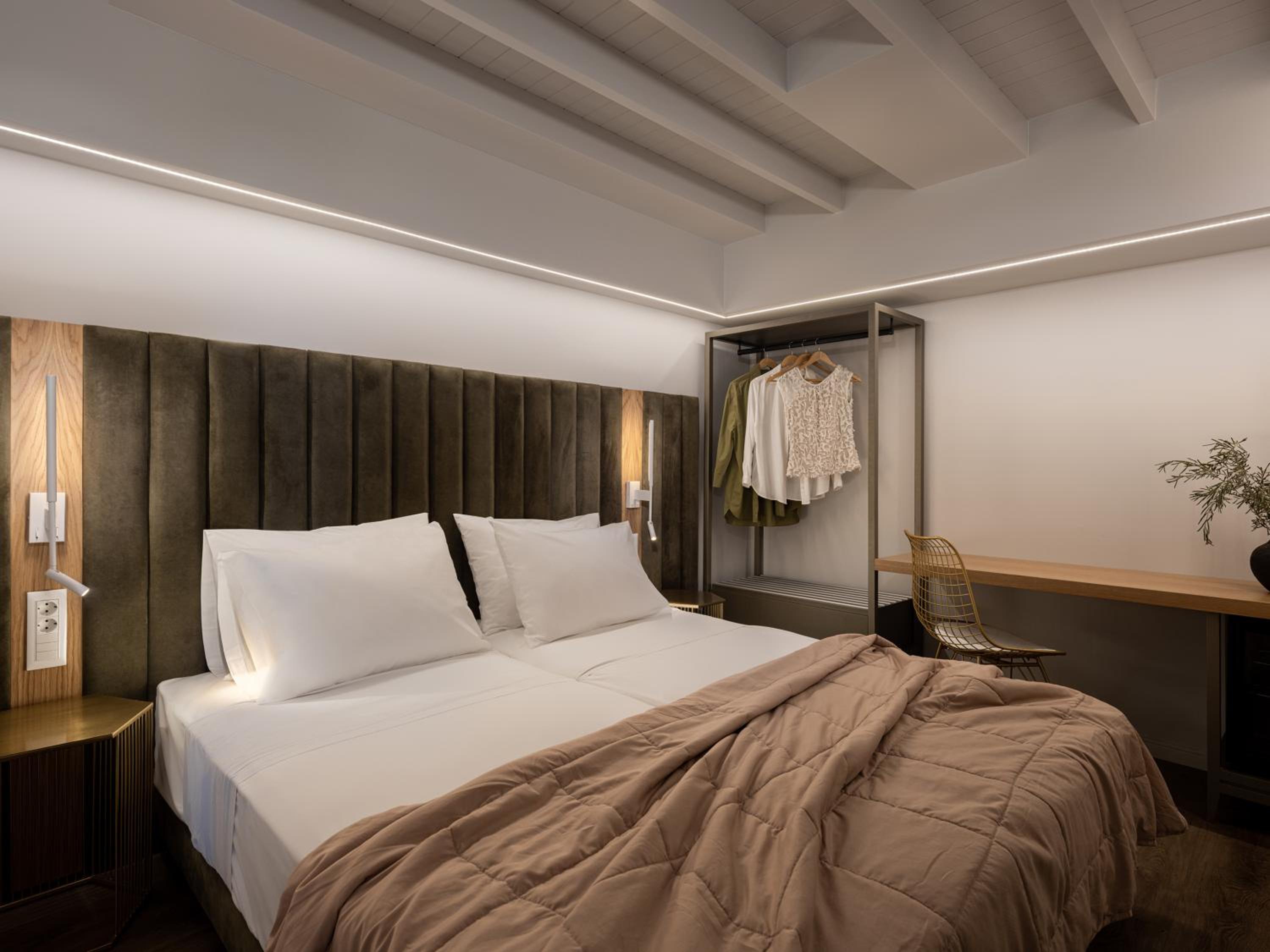 Two-Bedroom Suite with Balcony - Photo 7