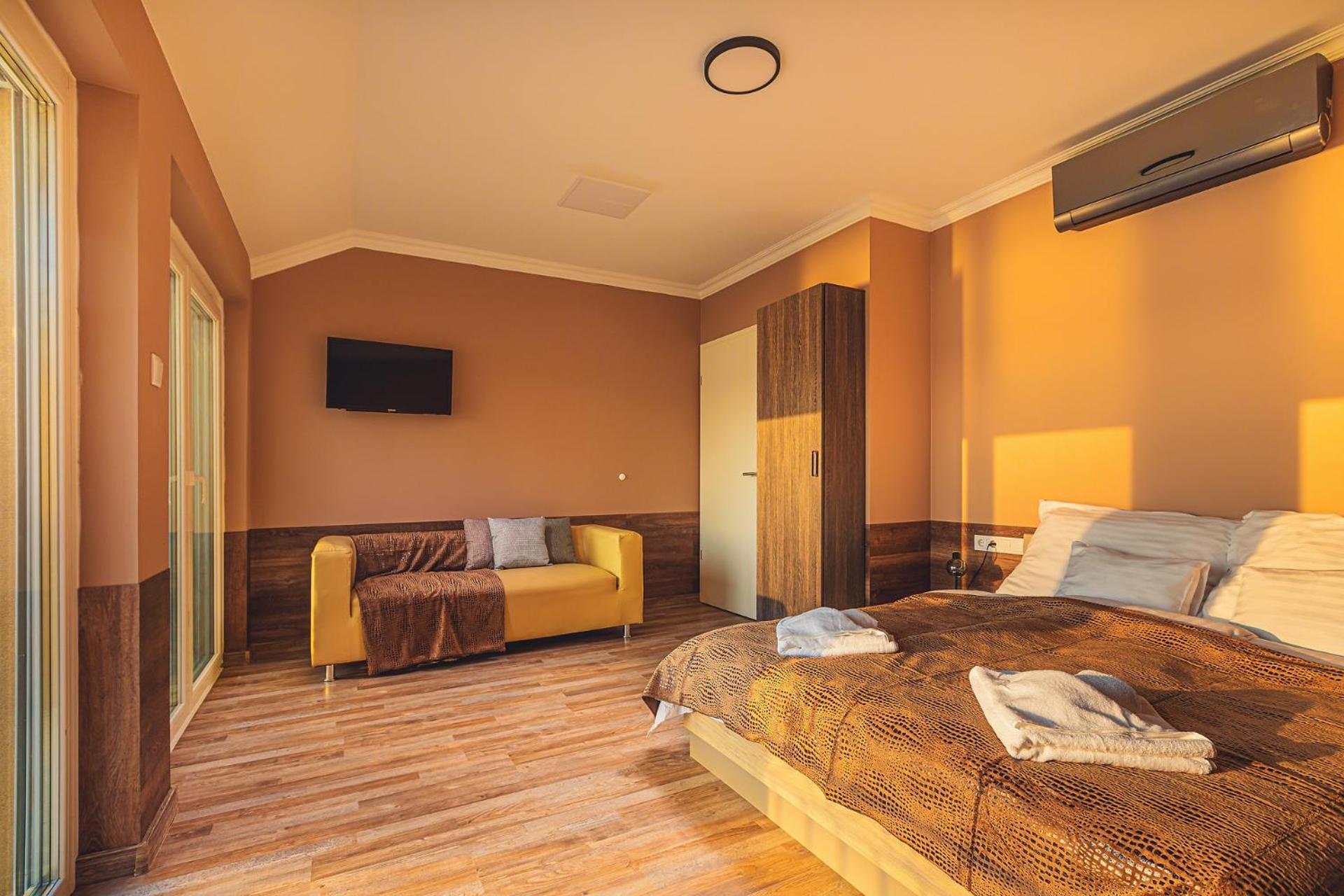 Three-Bedroom Apartment - Photo 36