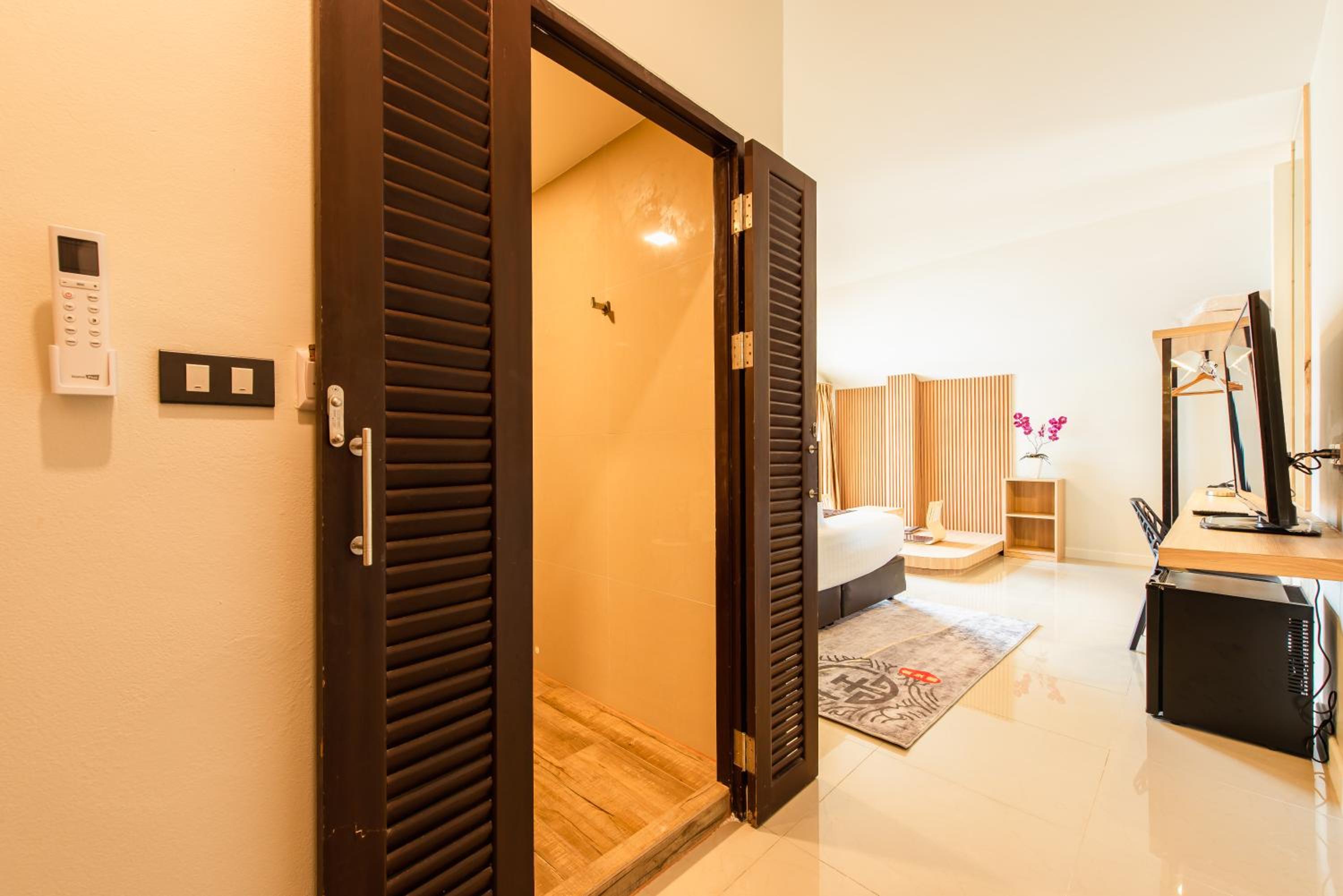 Suite - Photo 5