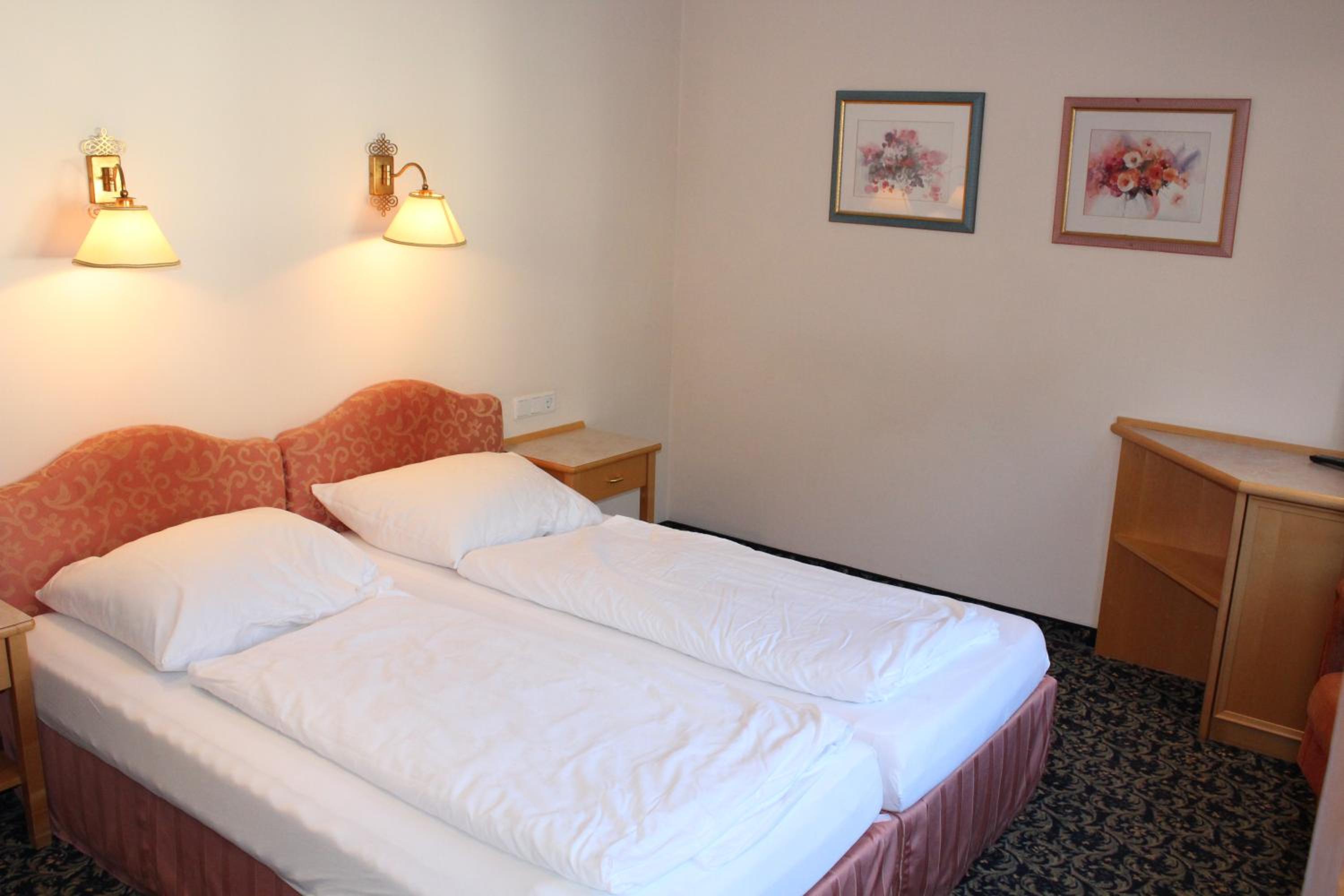 Economy Double Room photo 1