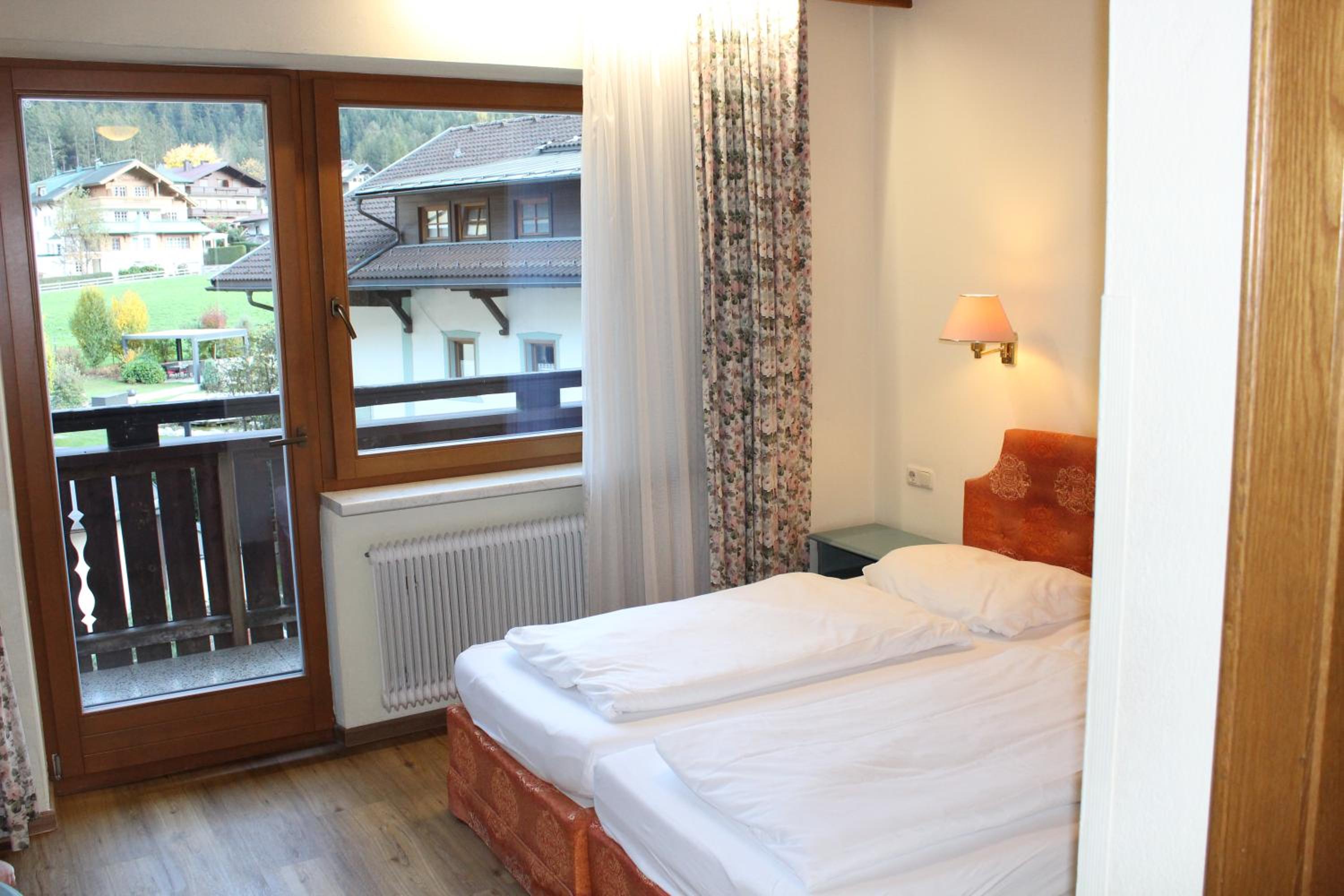 Standard Double Room photo 3