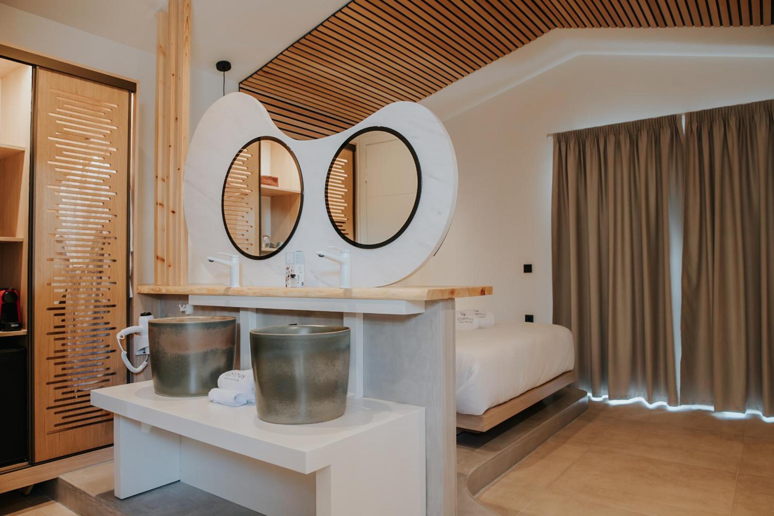 Deluxe Double Room with Balcony and Sea View photo 3