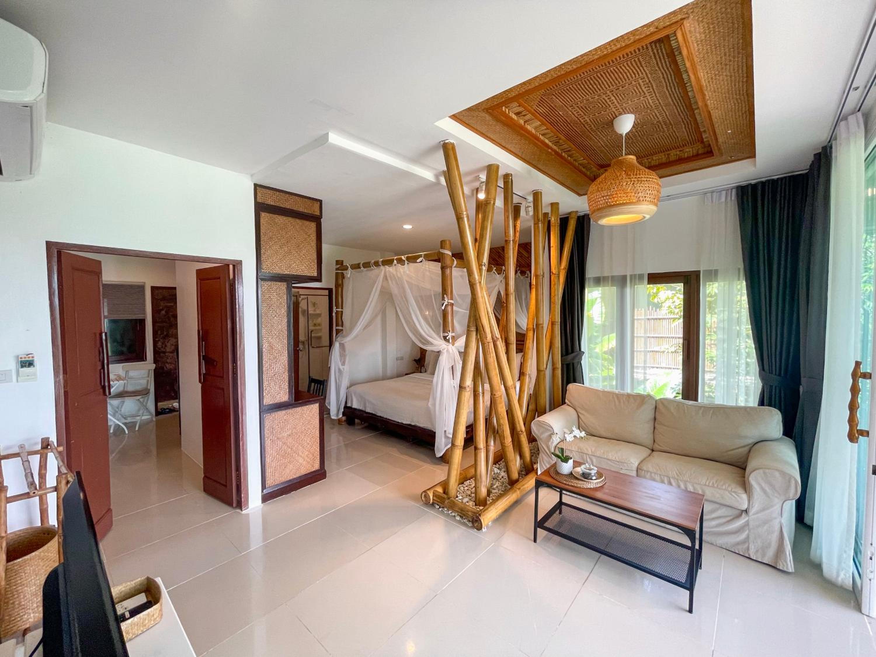 Jacuzzi Villa Three- Free Beach Shuttle - Photo 1