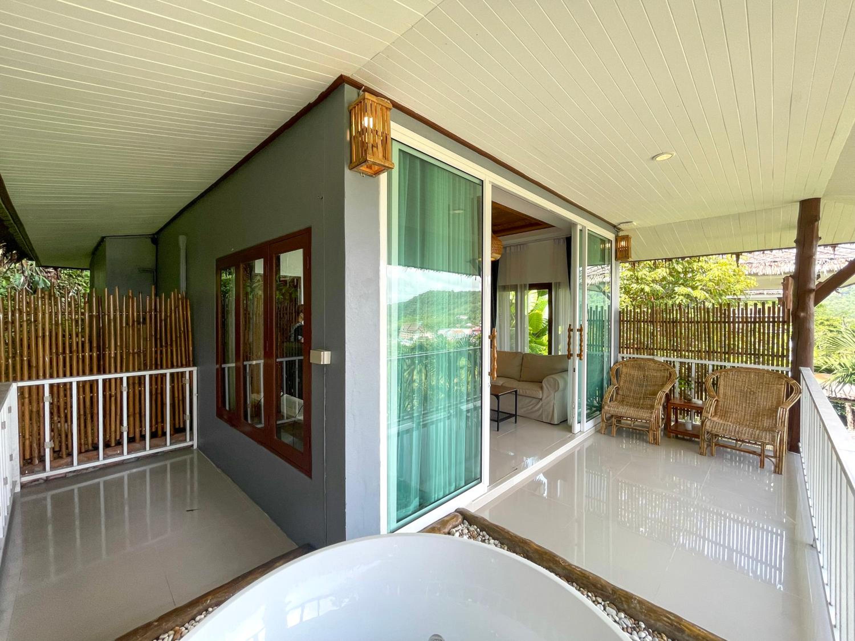 Jacuzzi Villa Three- Free Beach Shuttle - Photo 7