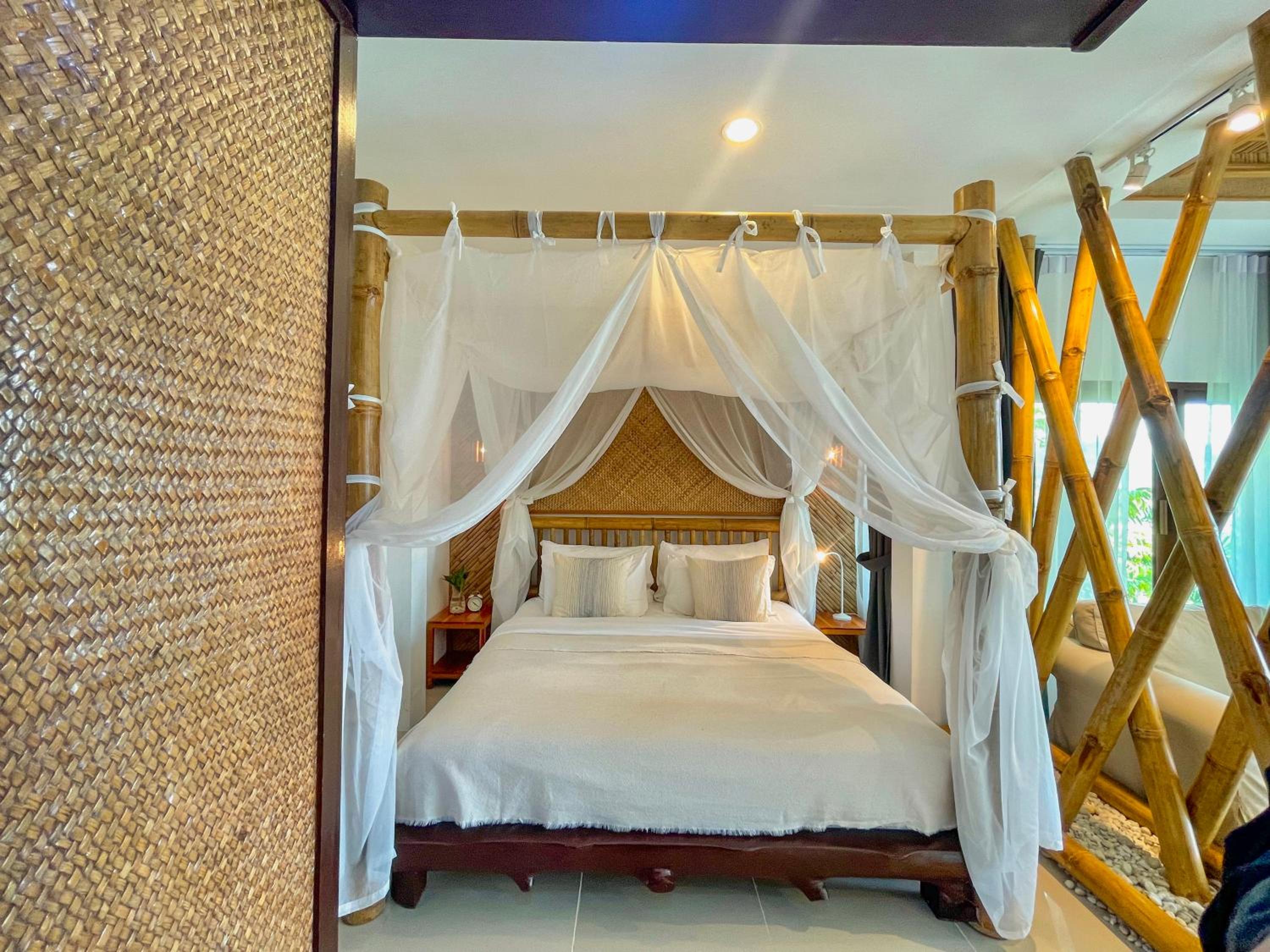 Jacuzzi Villa Three- Free Beach Shuttle - Photo 8