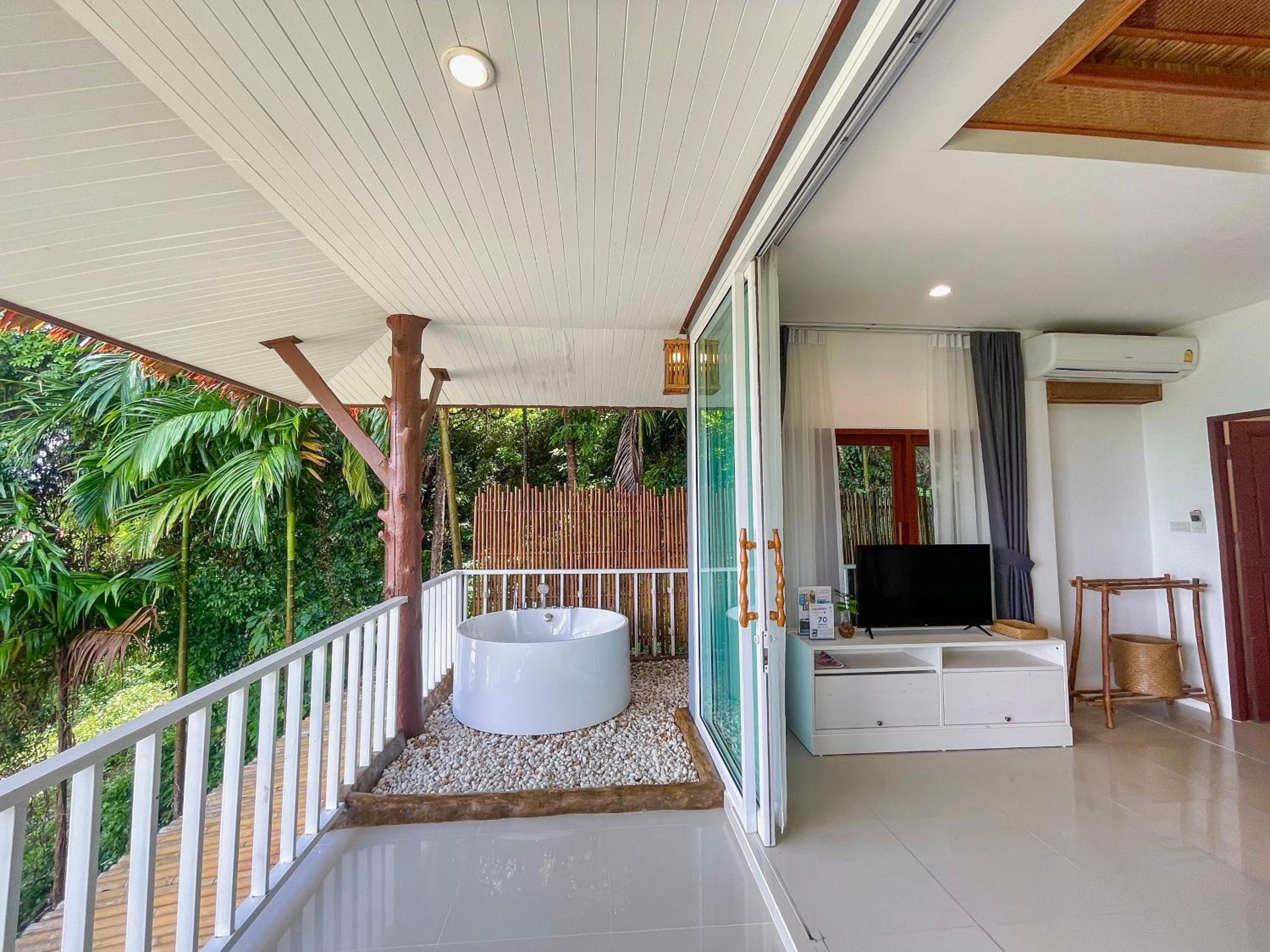 Jacuzzi Villa Three- Free Beach Shuttle - Photo 11