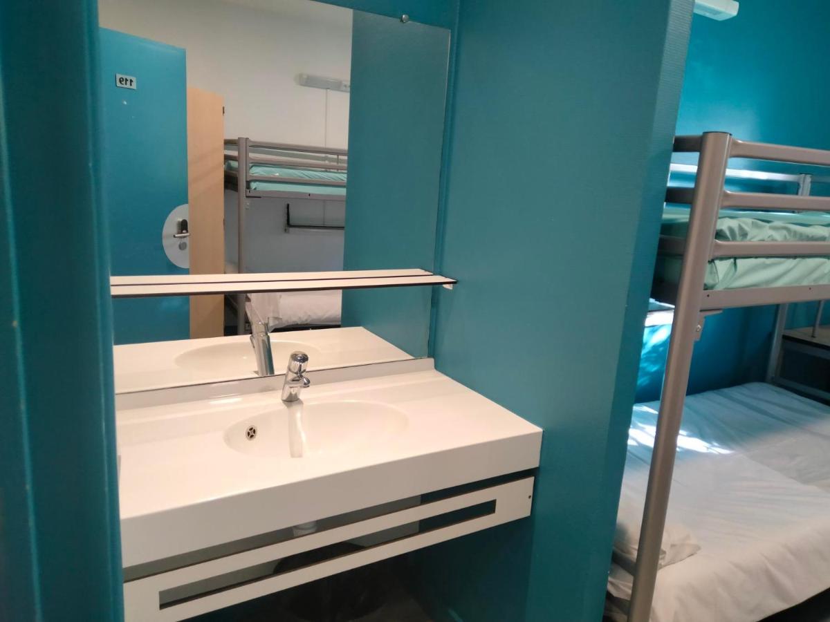 Basic Triple Room with Shared Bathroom photo 1