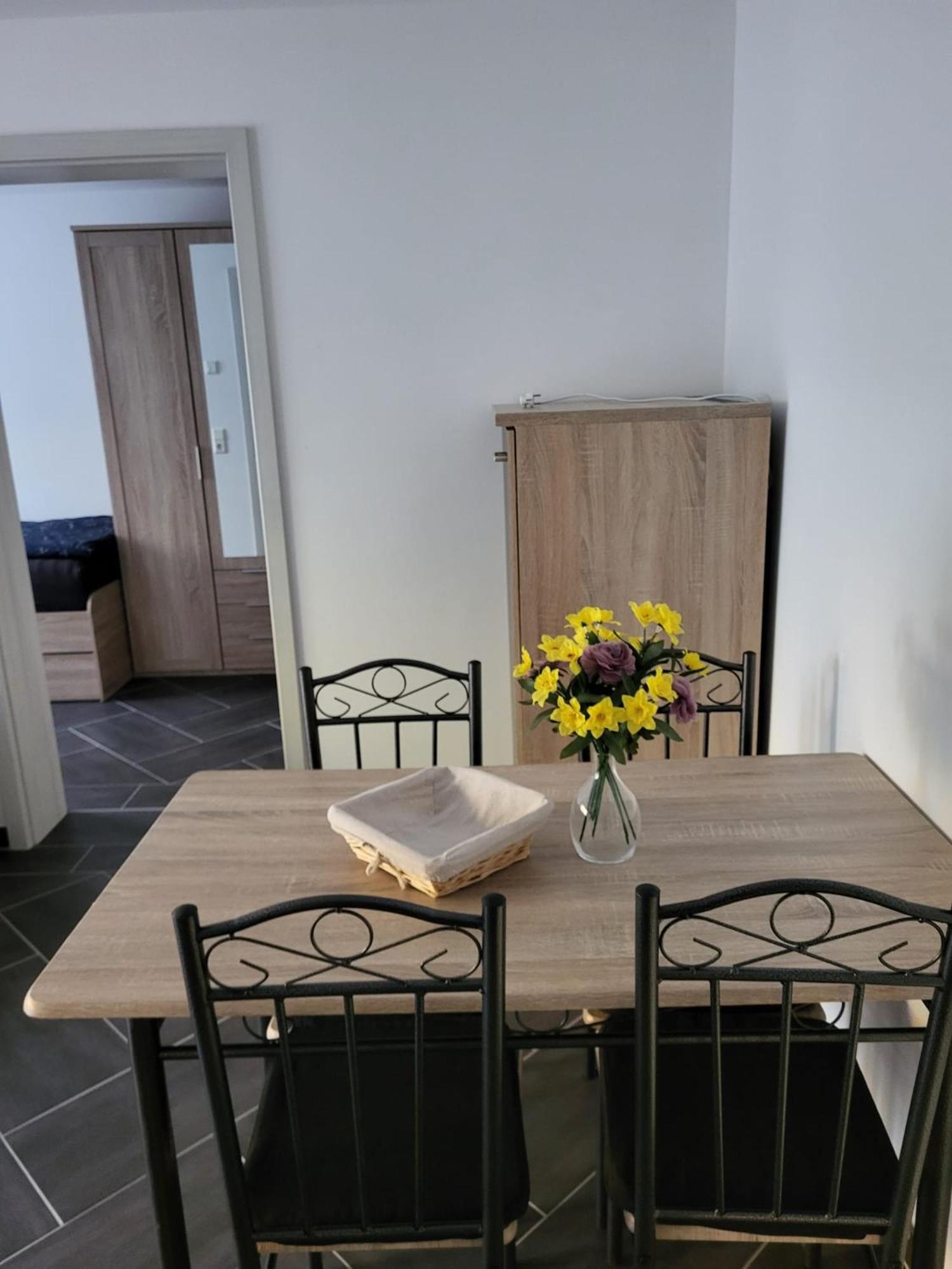 One-Bedroom Apartment - Photo 2
