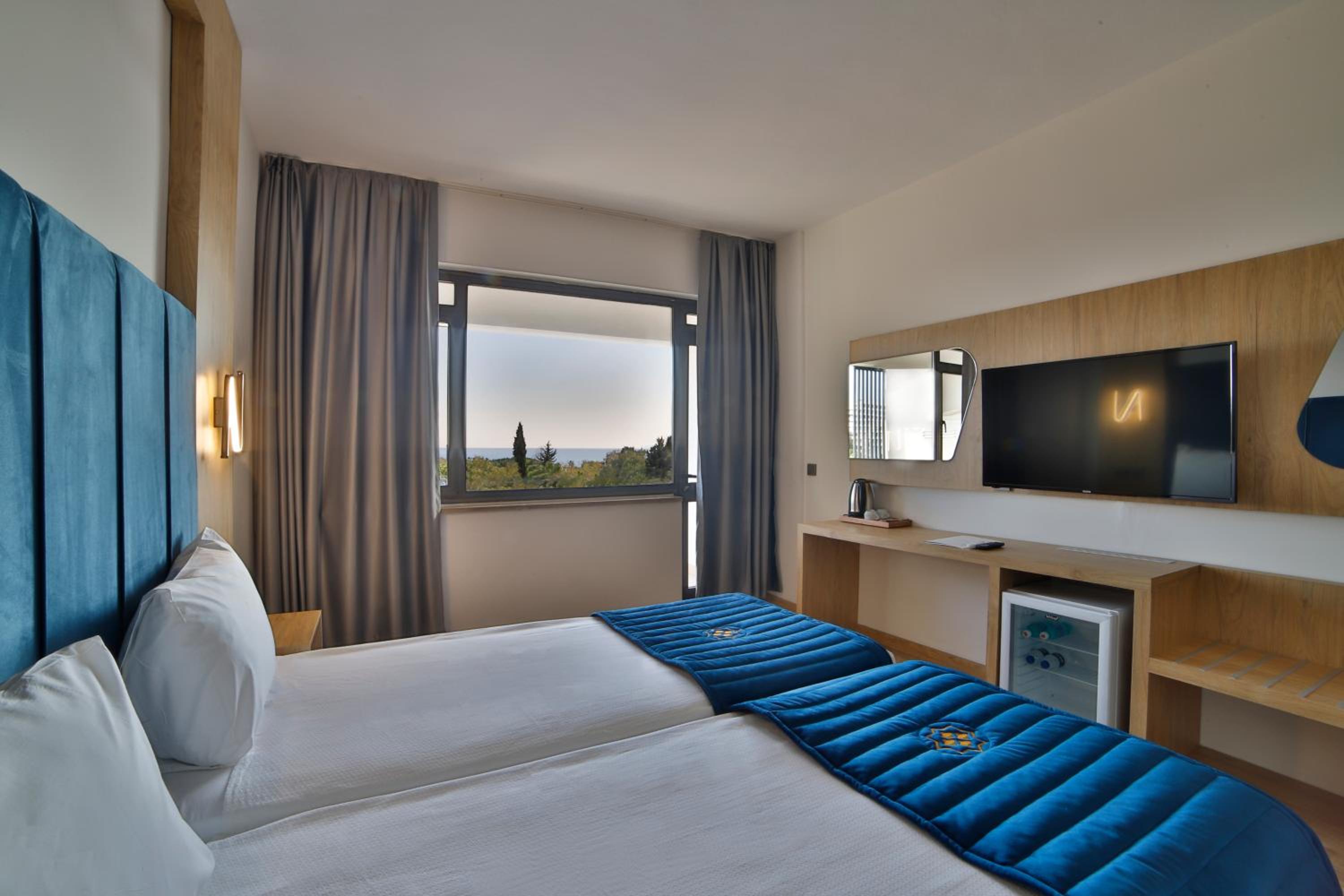 Double or Twin Room with Pool View thumbnail 5
