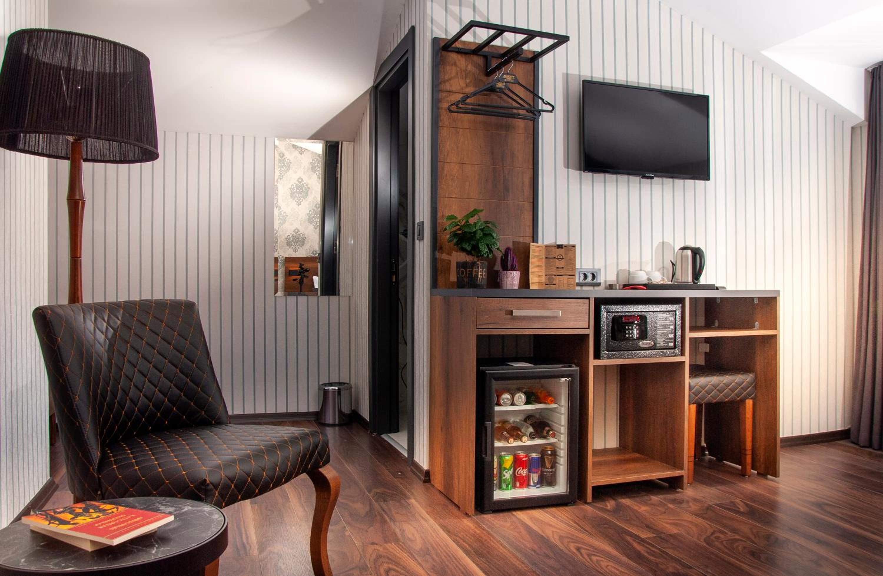 Triple Room with Terrace photo 2