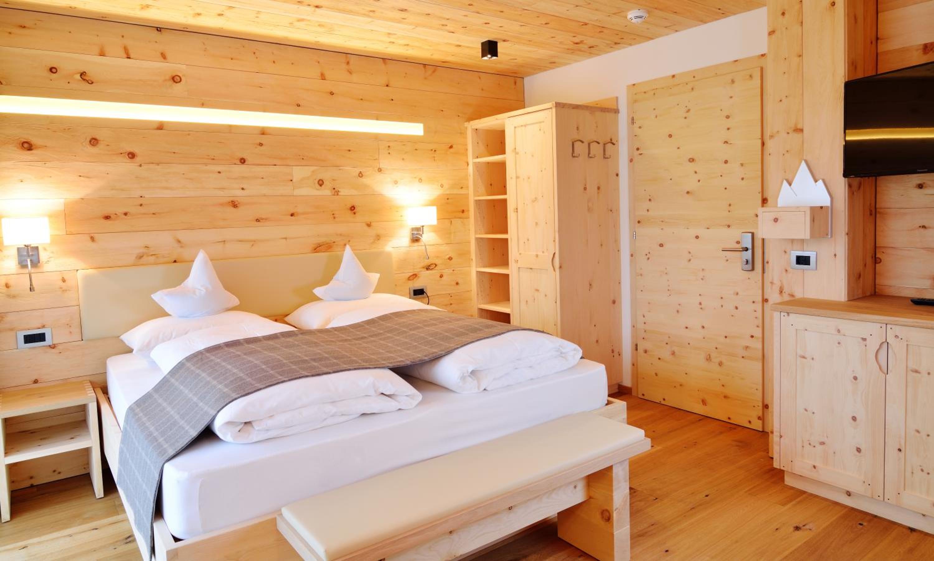 Double Room with Balcony (3 Adults) photo 3