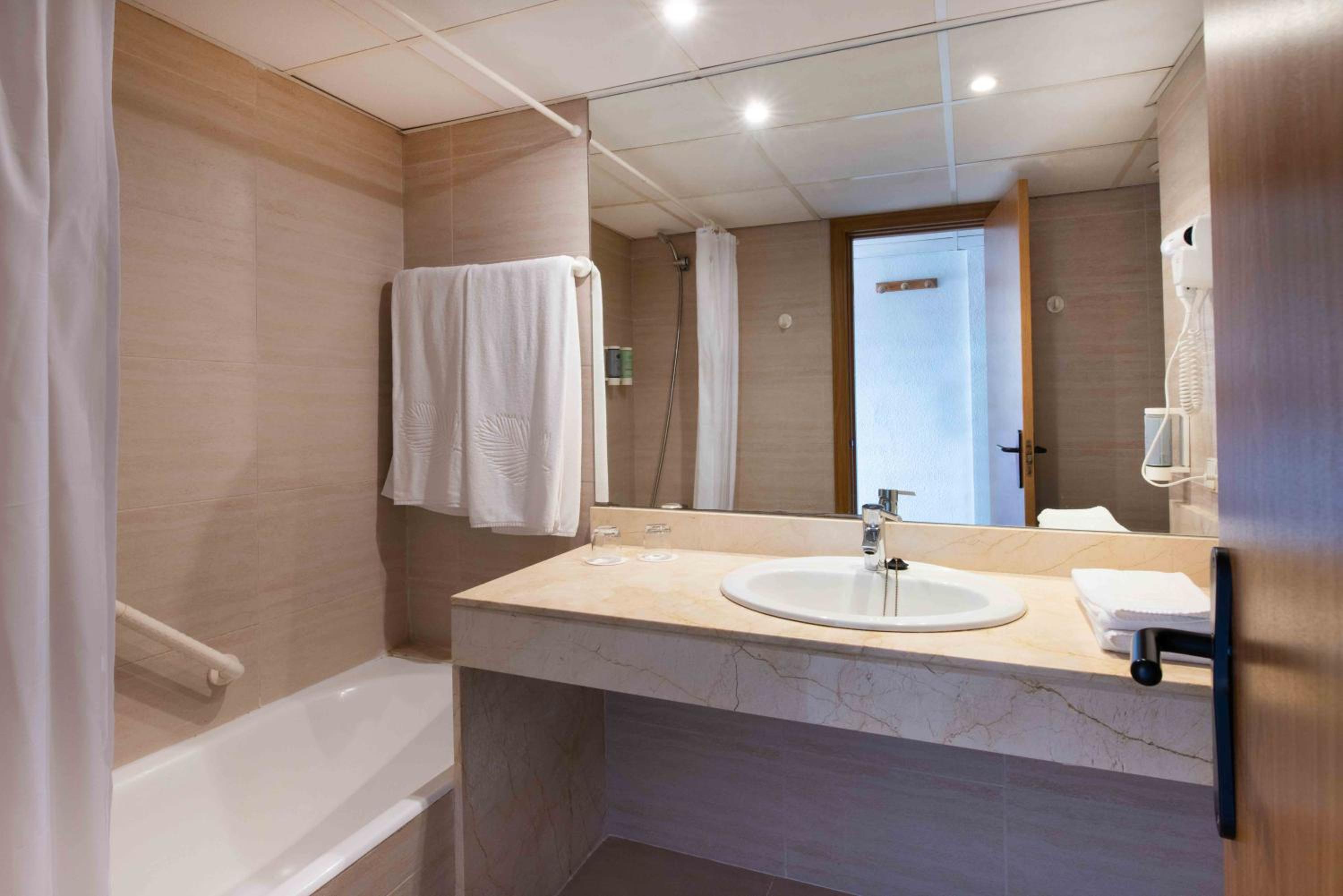 One-Bedroom Apartment with Balcony