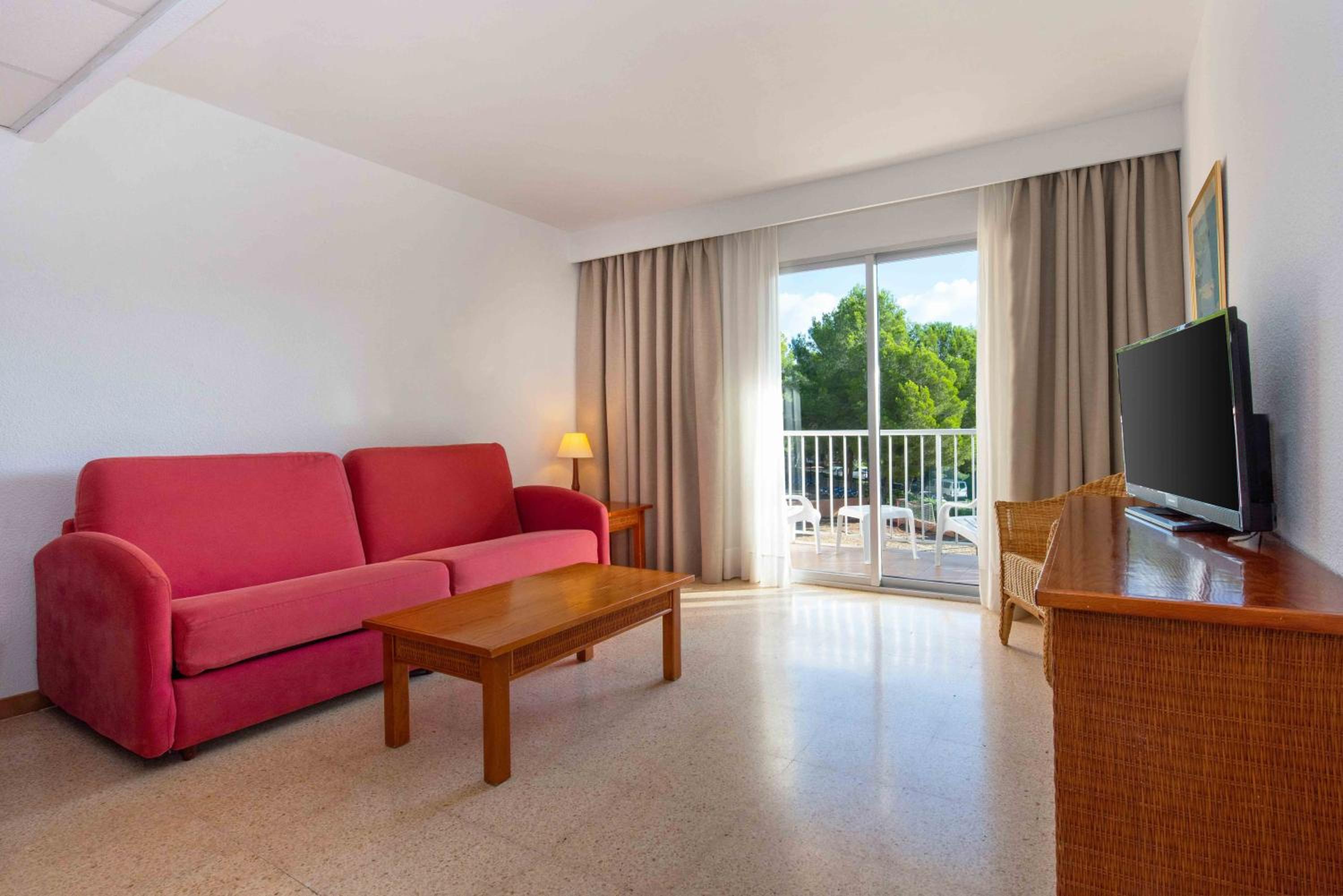 One-Bedroom Apartment with Balcony thumbnail 5