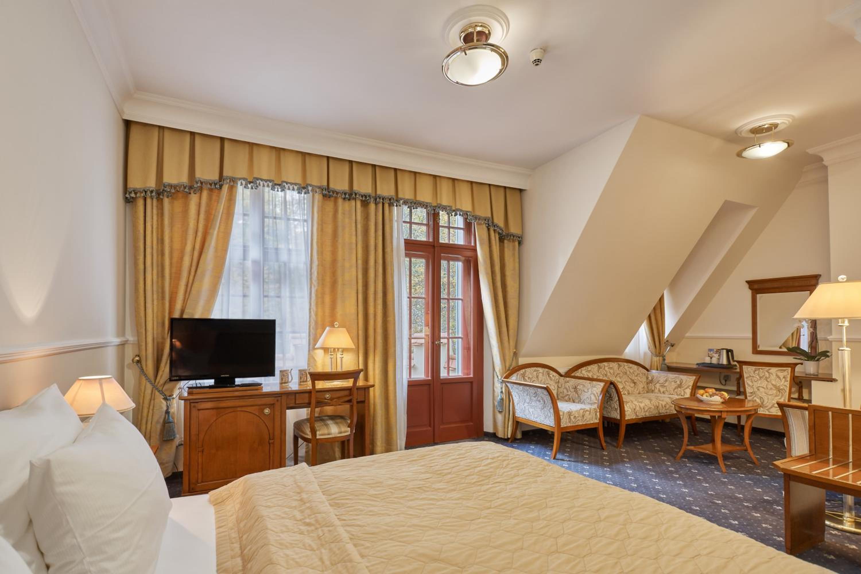 Deluxe Double Room with Balcony photo 1