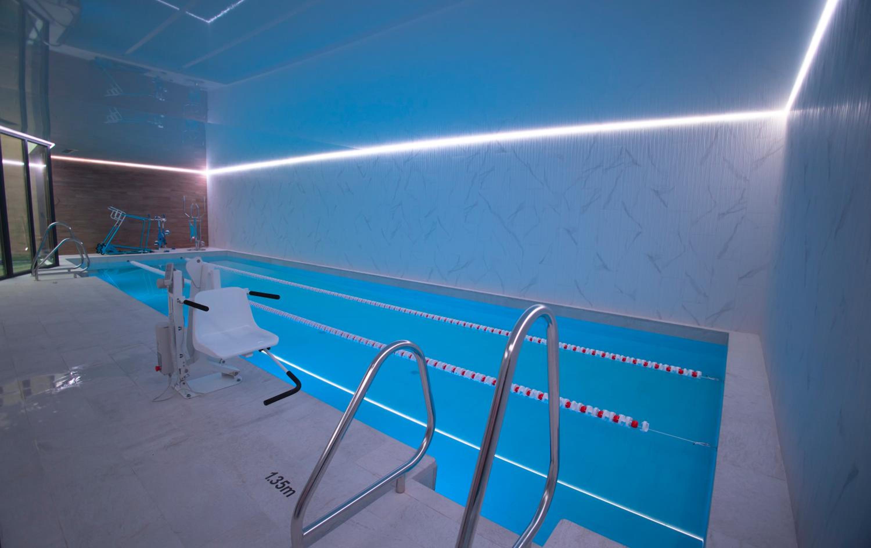 Studio with Spa Bath