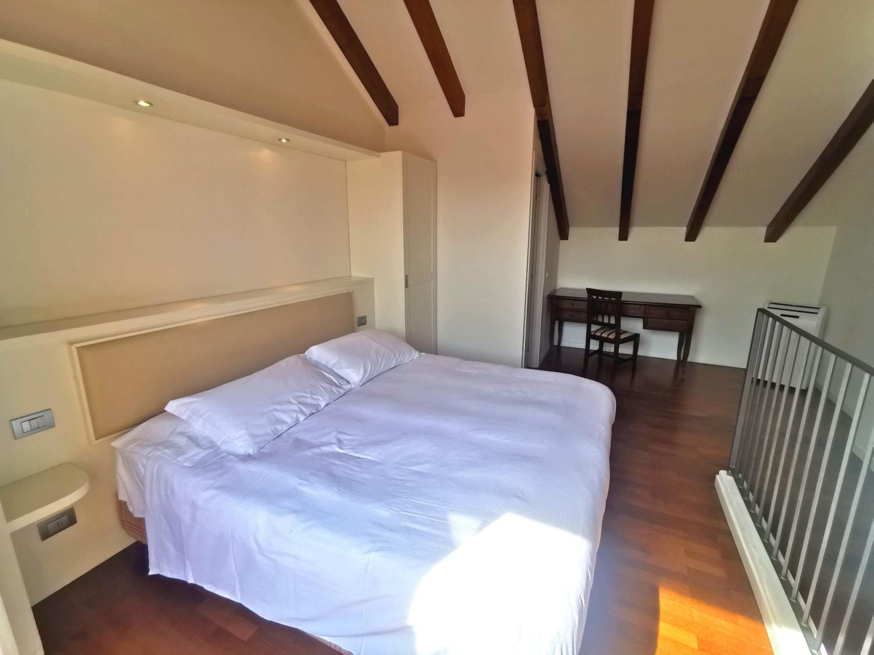 Deluxe One-Bedroom Apartment with Lake View