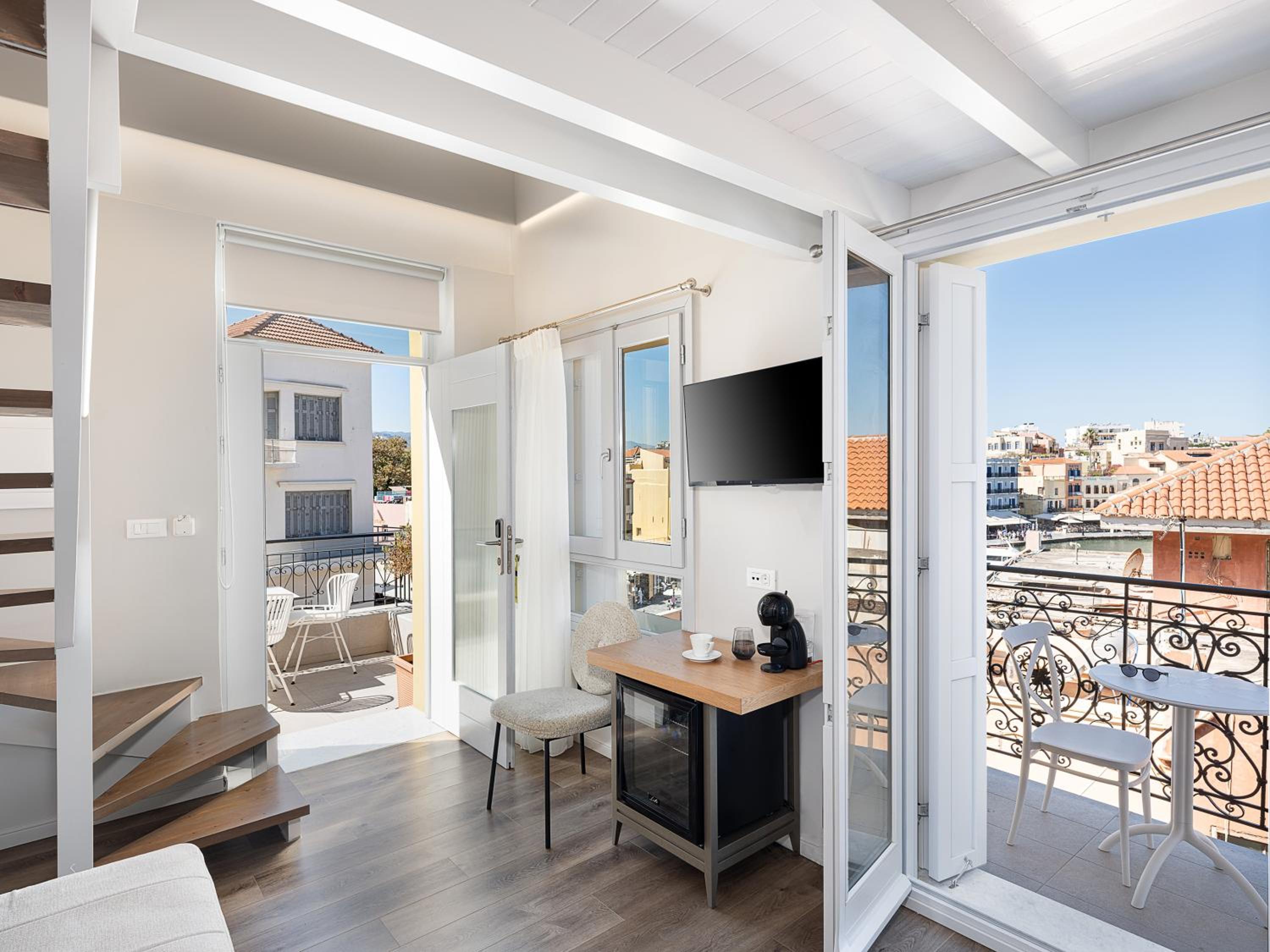 Deluxe Suite with Sea View - Photo 1