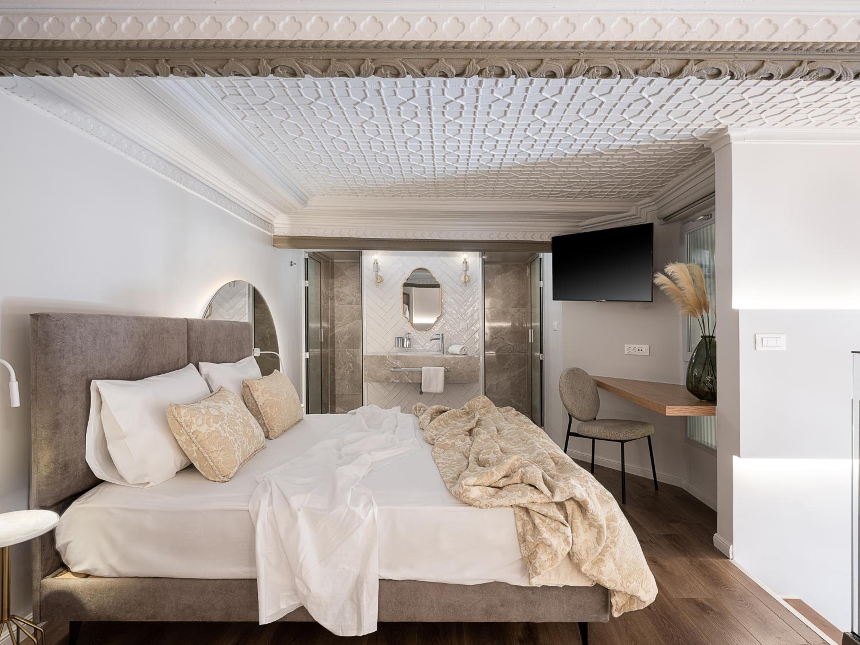 Two-Bedroom Suite with Balcony - Photo 10