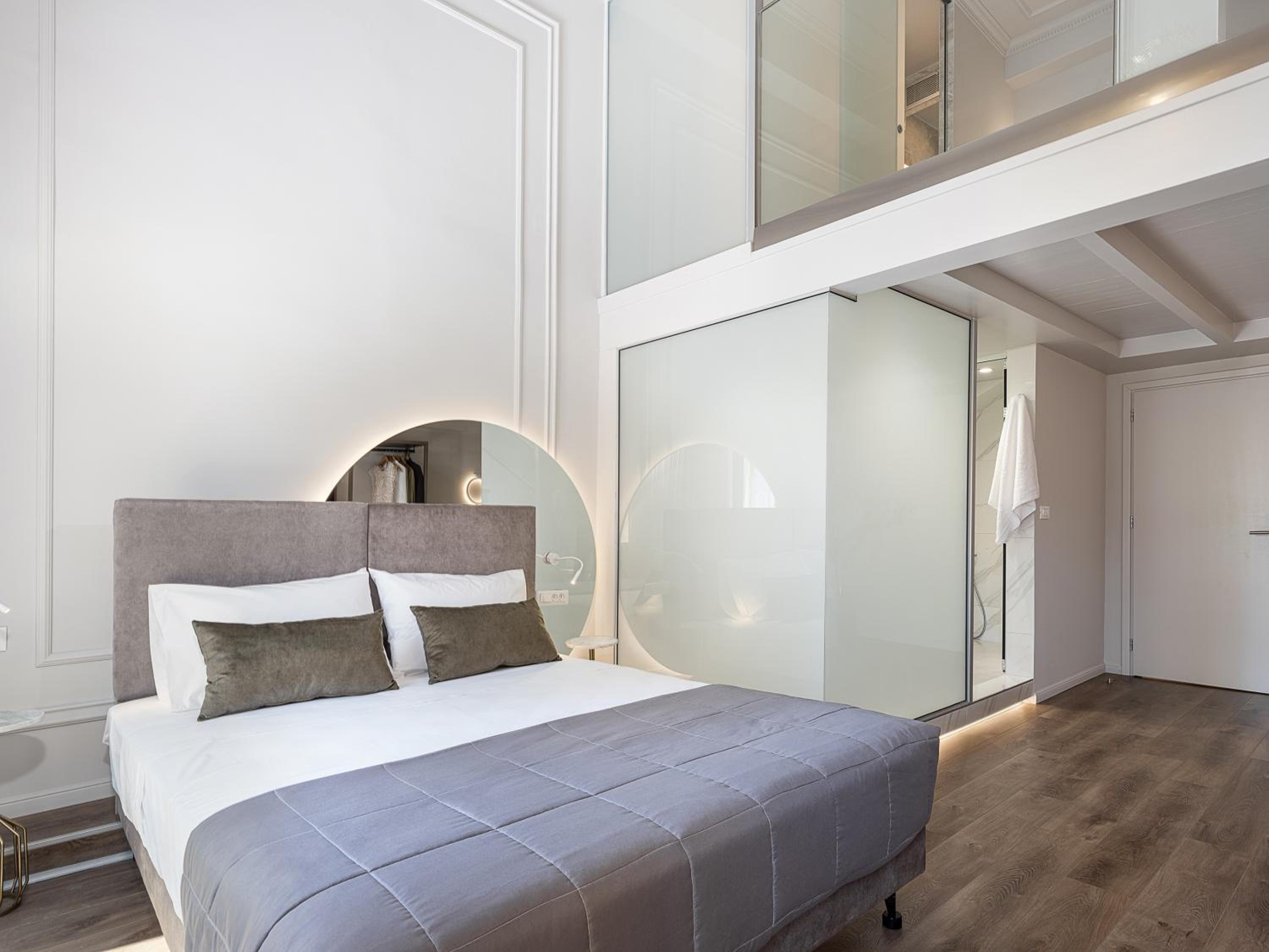Two-Bedroom Suite with Balcony - Photo 11