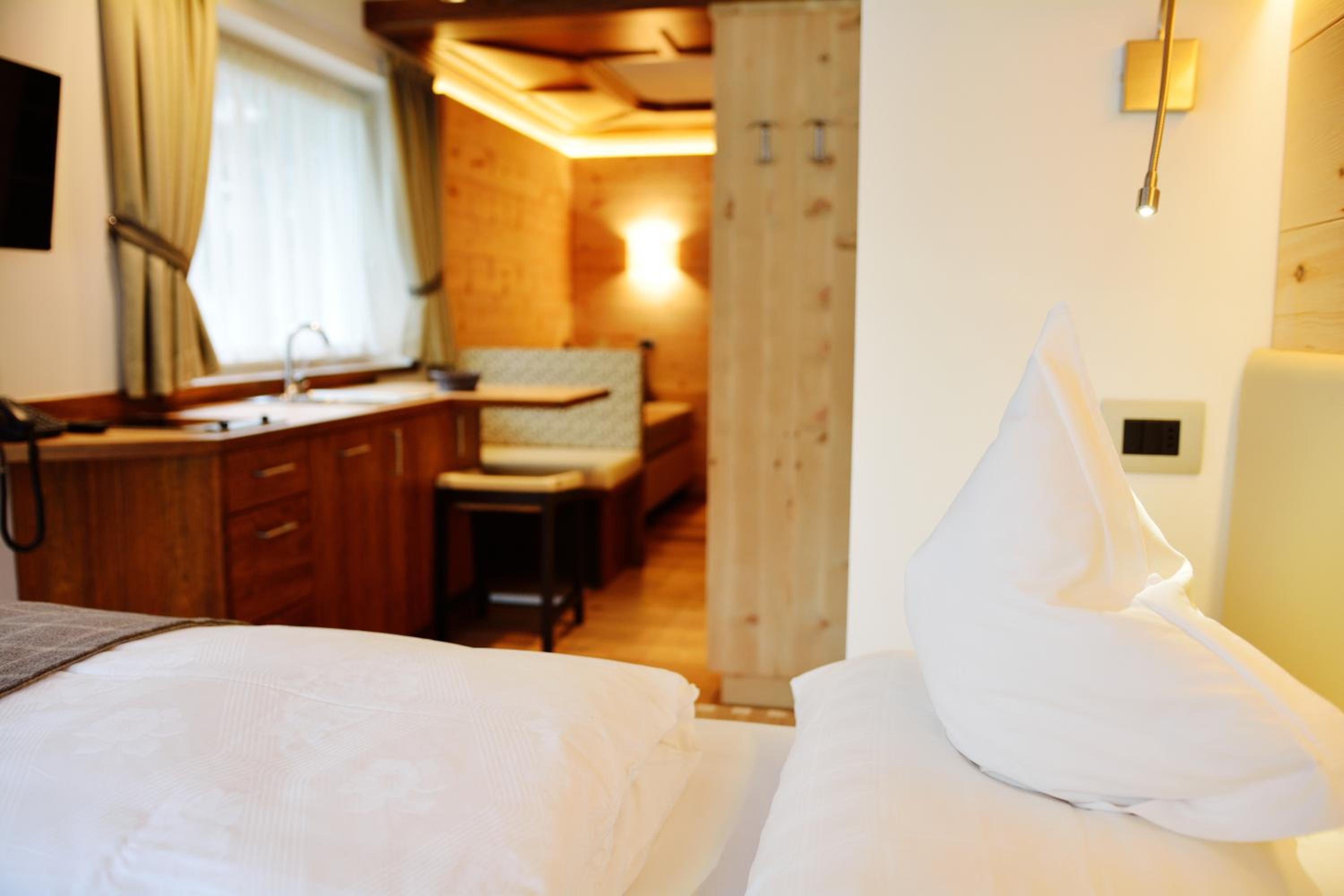 Double Room with Balcony (3 Adults) photo 2