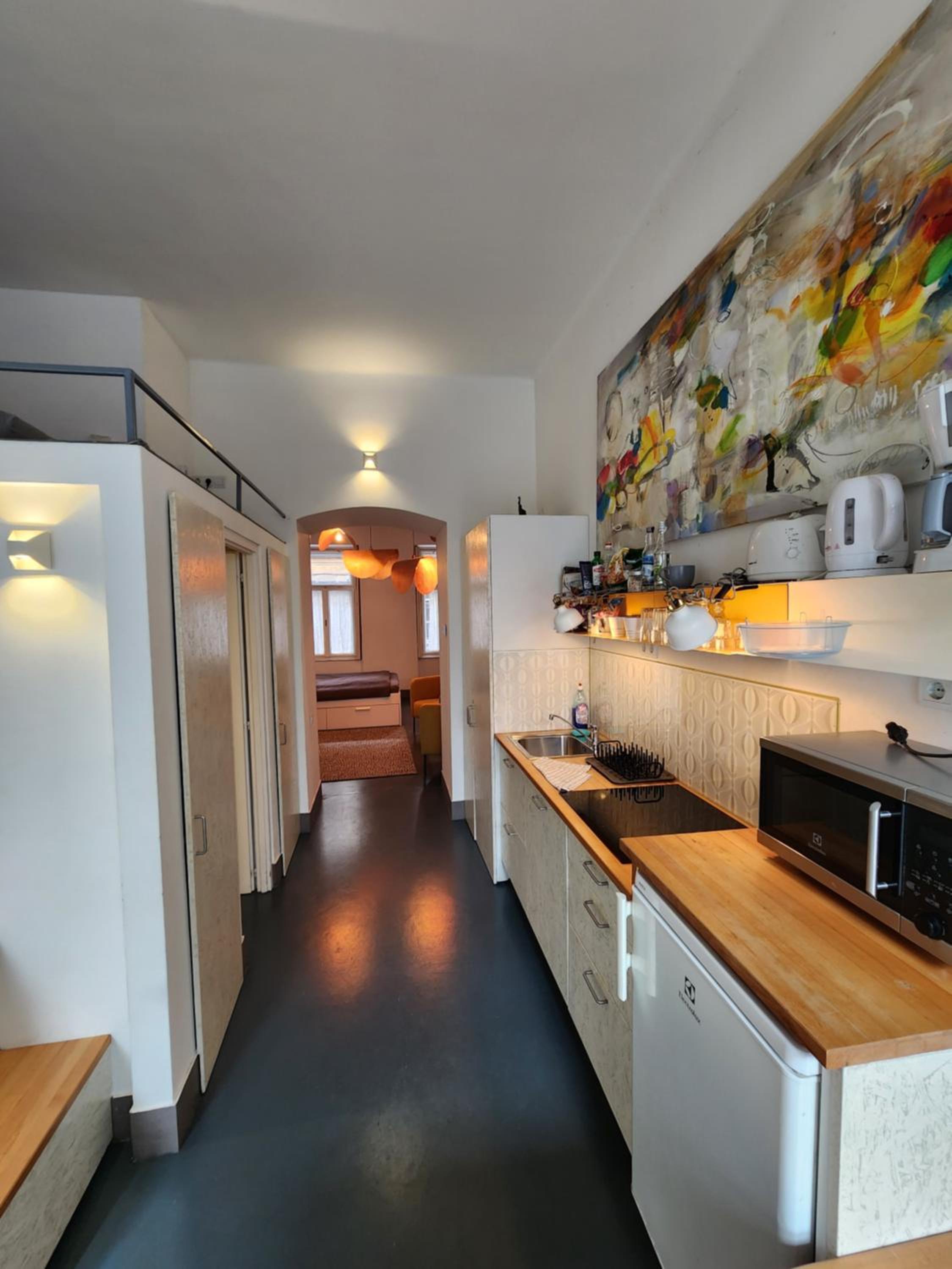 One-Bedroom Apartment - Photo 2