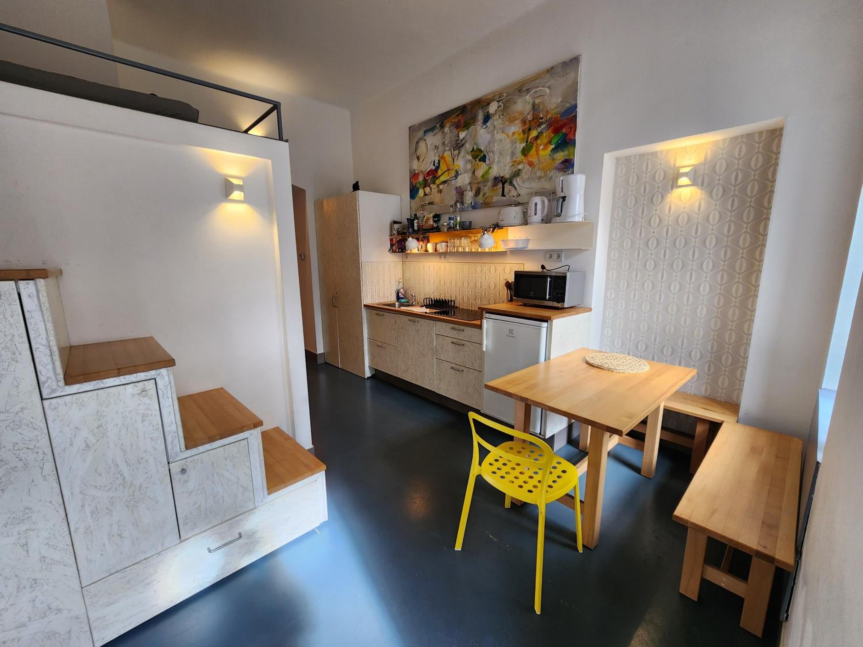 One-Bedroom Apartment - Photo 3