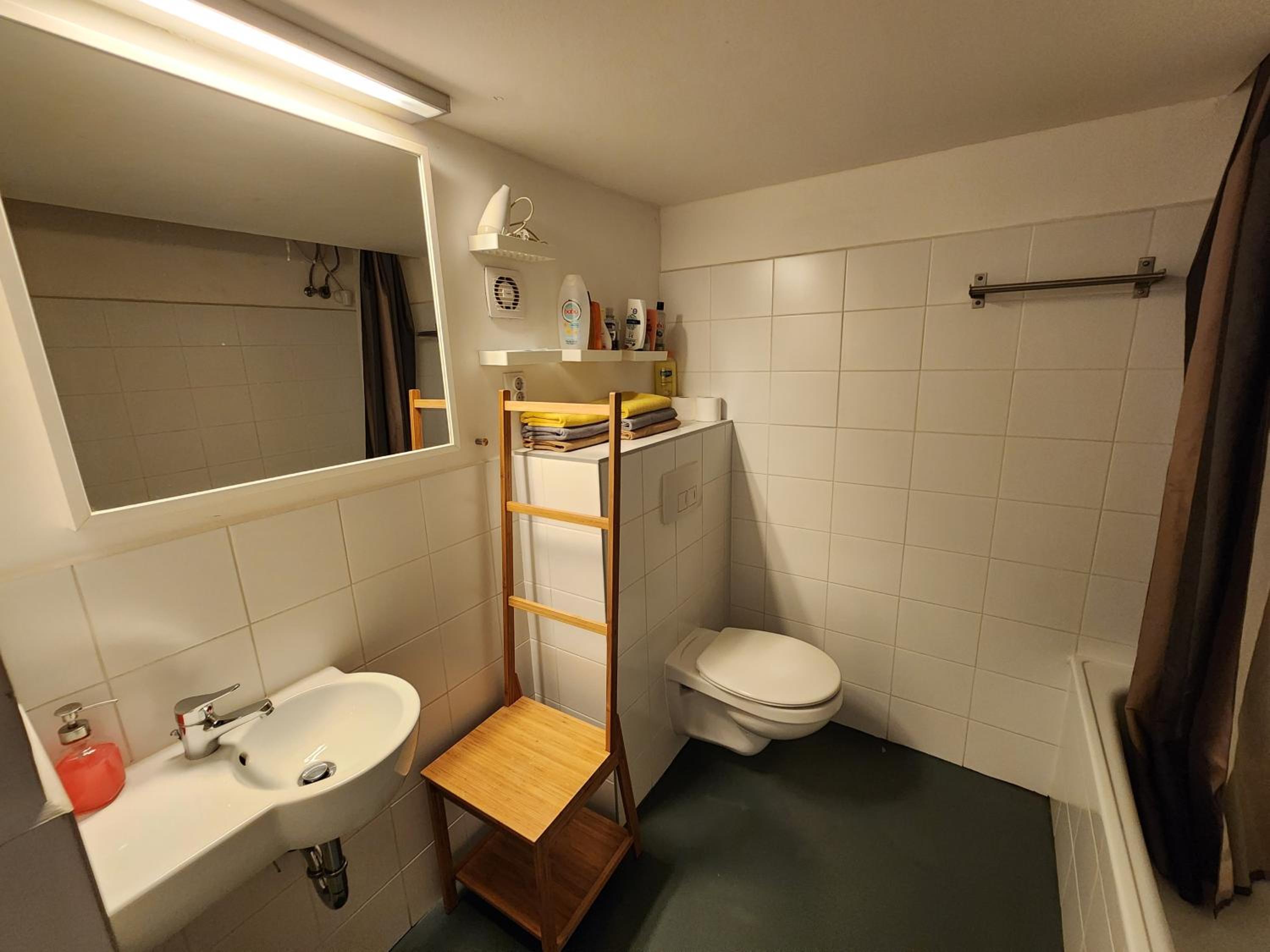 One-Bedroom Apartment - Photo 5