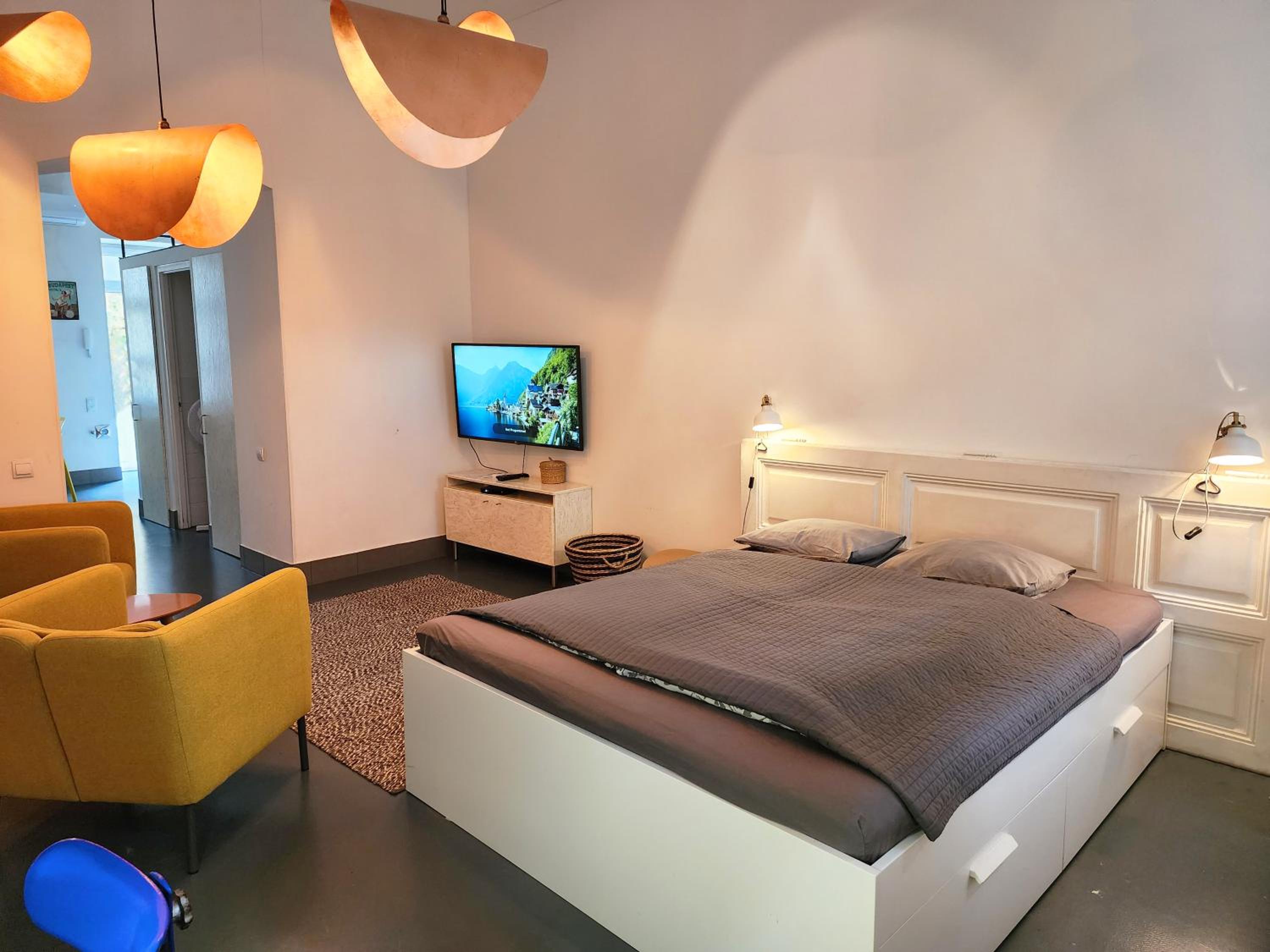 One-Bedroom Apartment - Photo 7
