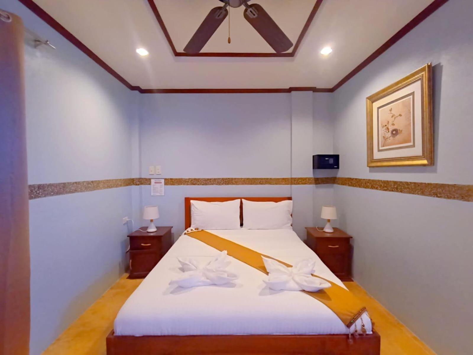 Deluxe Queen Room - Photo 5