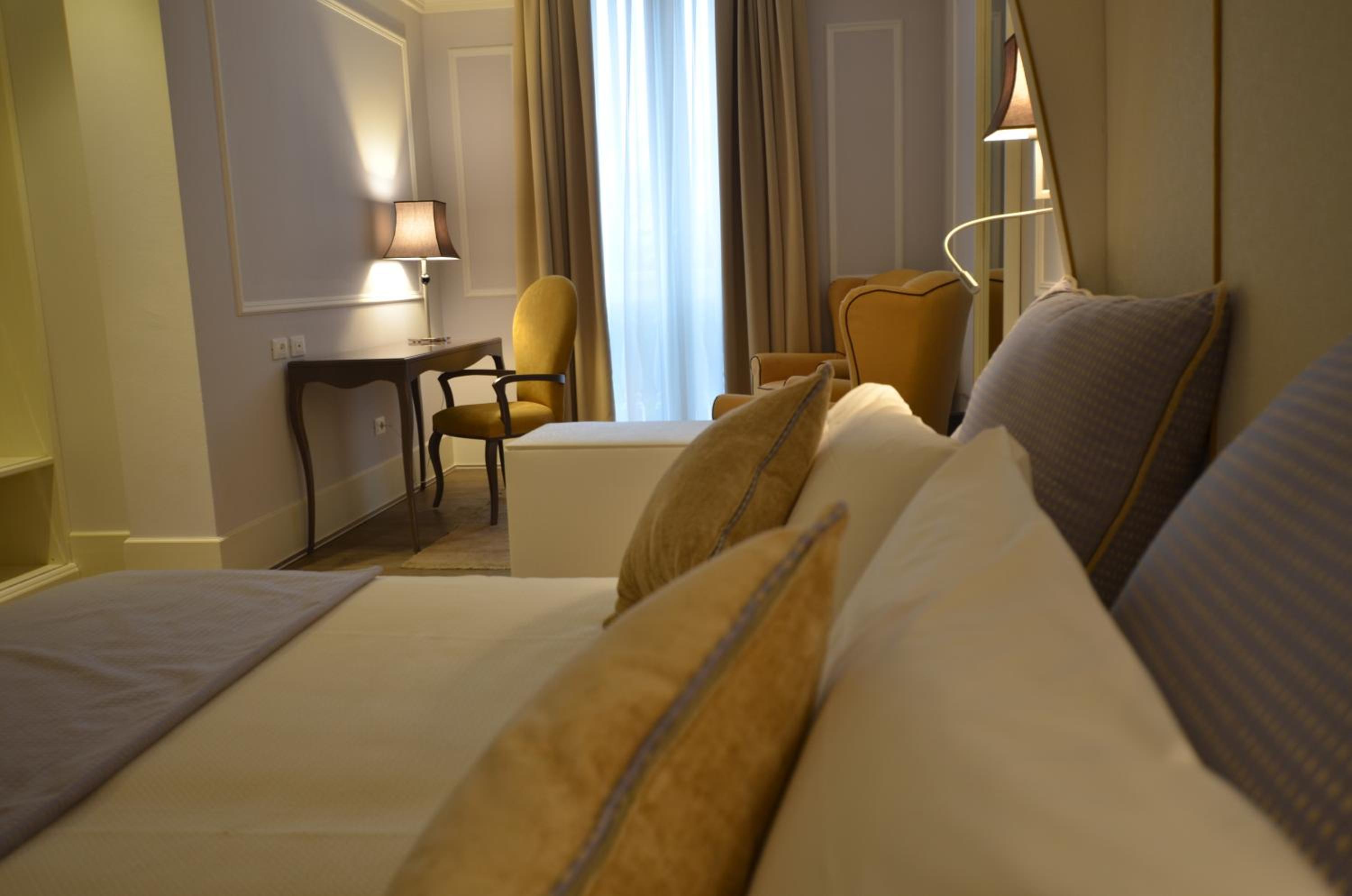 Deluxe Double Room - Photo 17