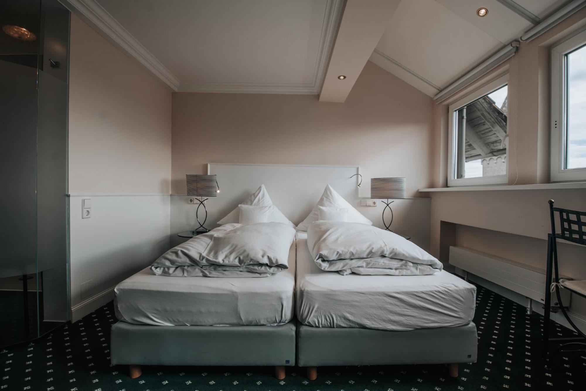 Standard Double Room - Photo 16