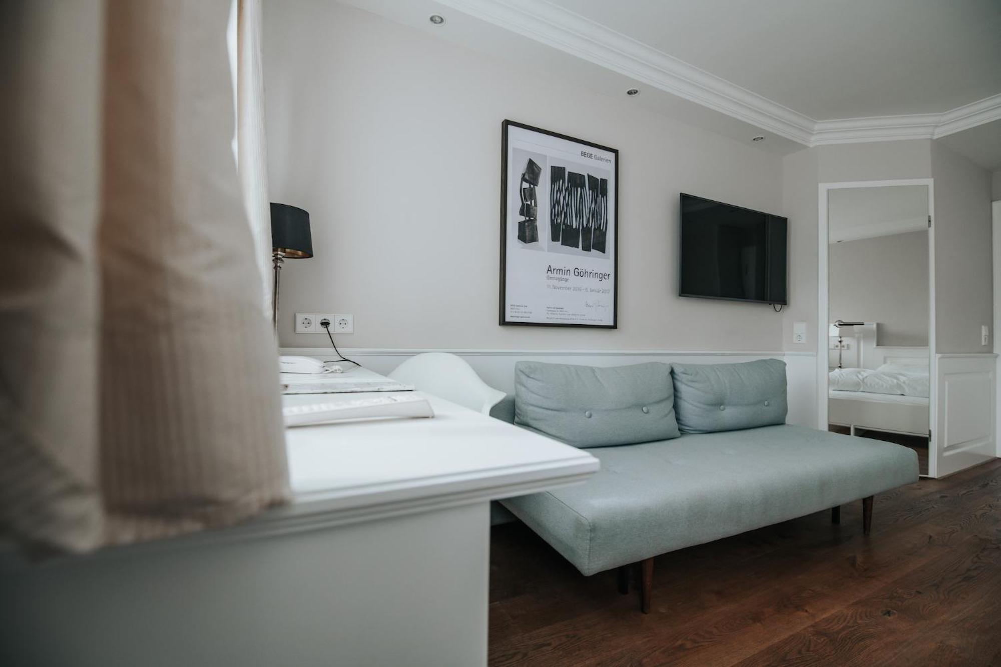 Family Room - Photo 2