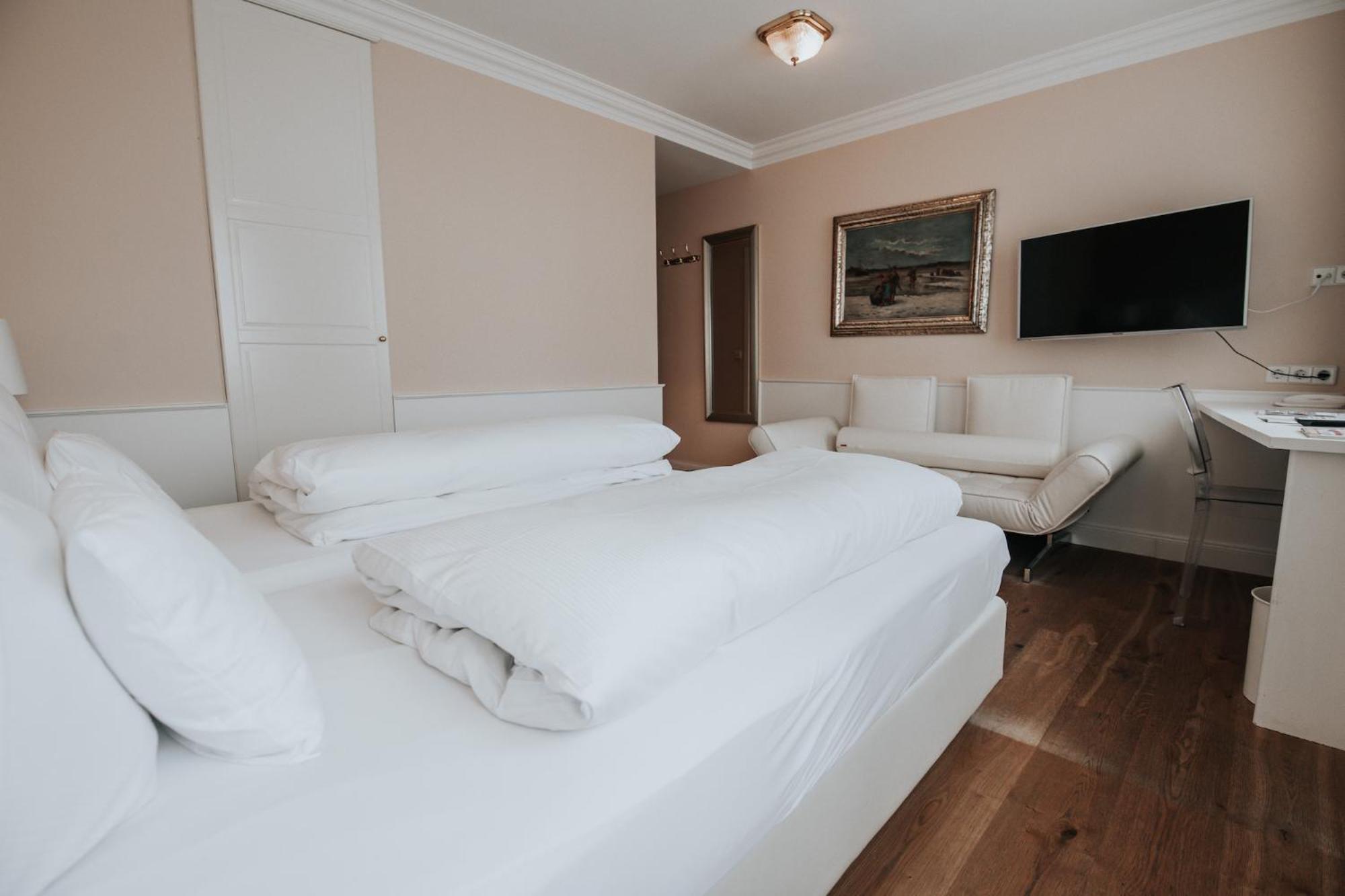 Standard Double Room - Photo 17