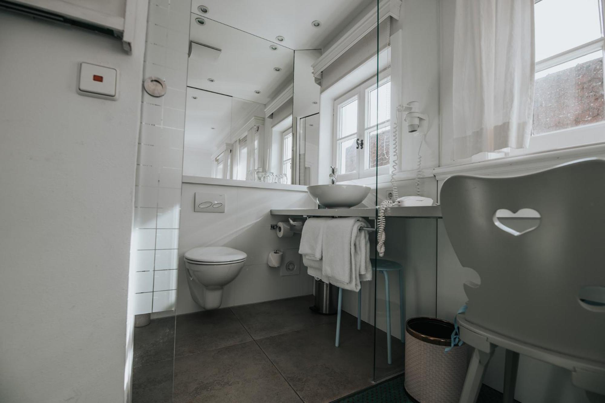 Standard Double Room - Photo 7