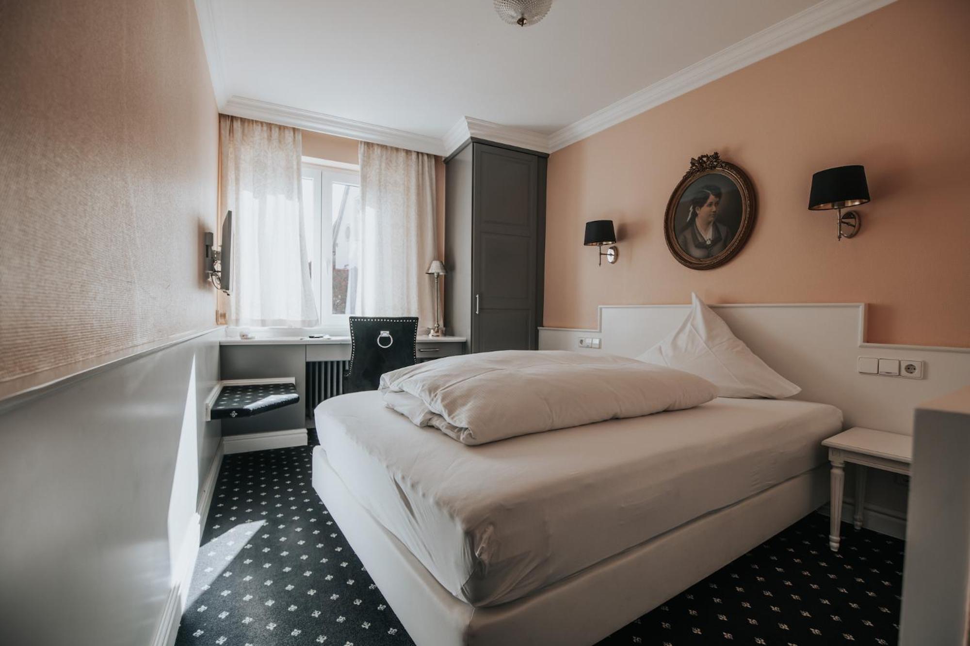 Budget Double Room - Photo 1