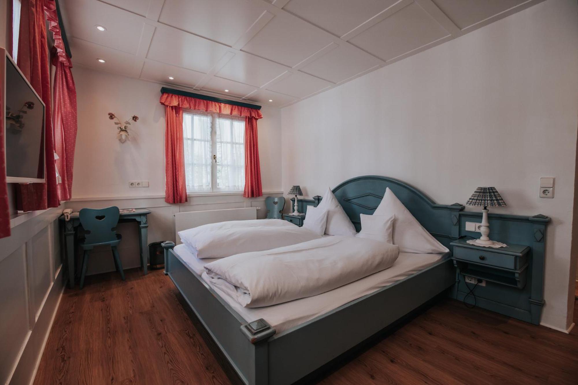 Standard Double Room - Photo 8