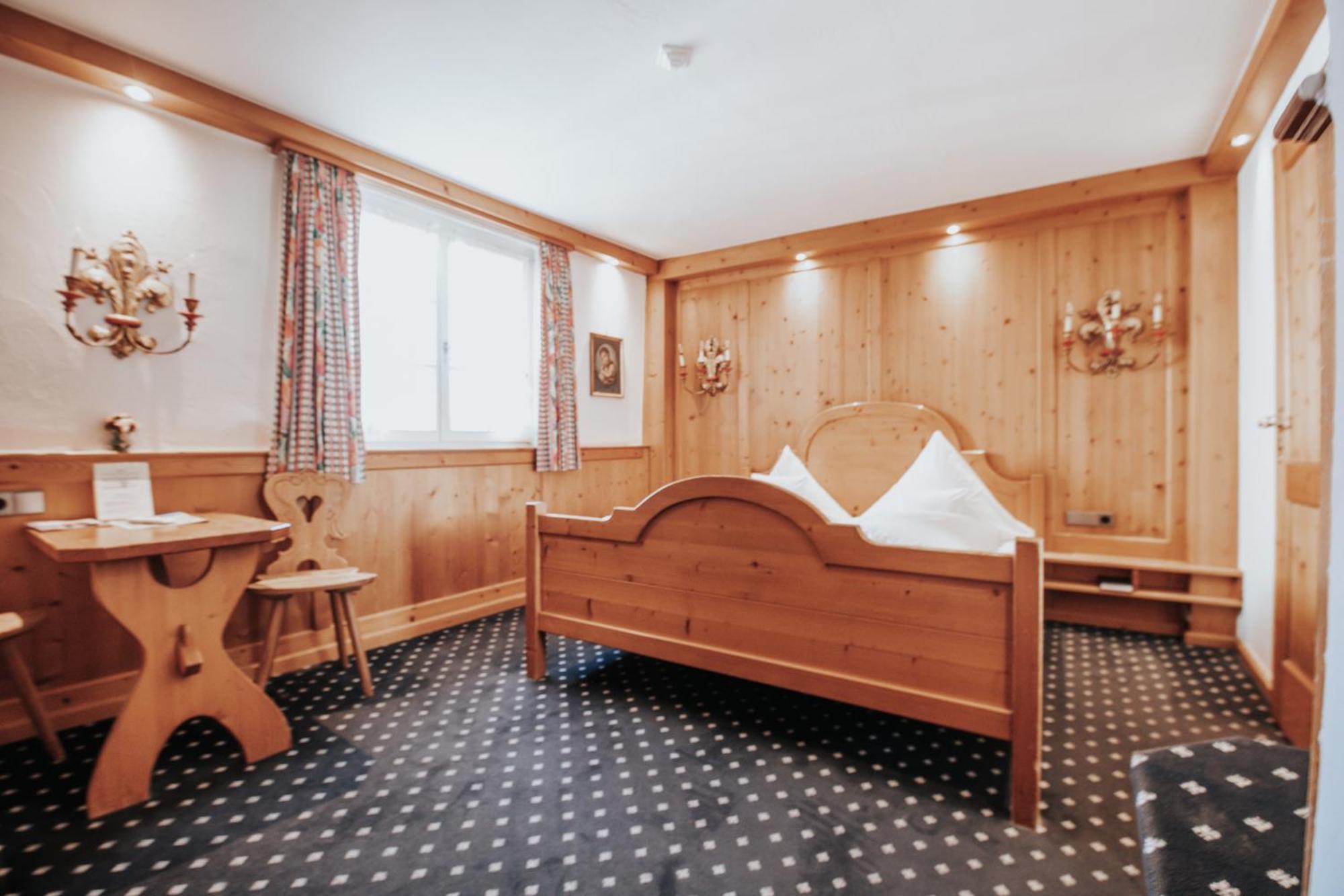 Standard Double Room - Photo 11
