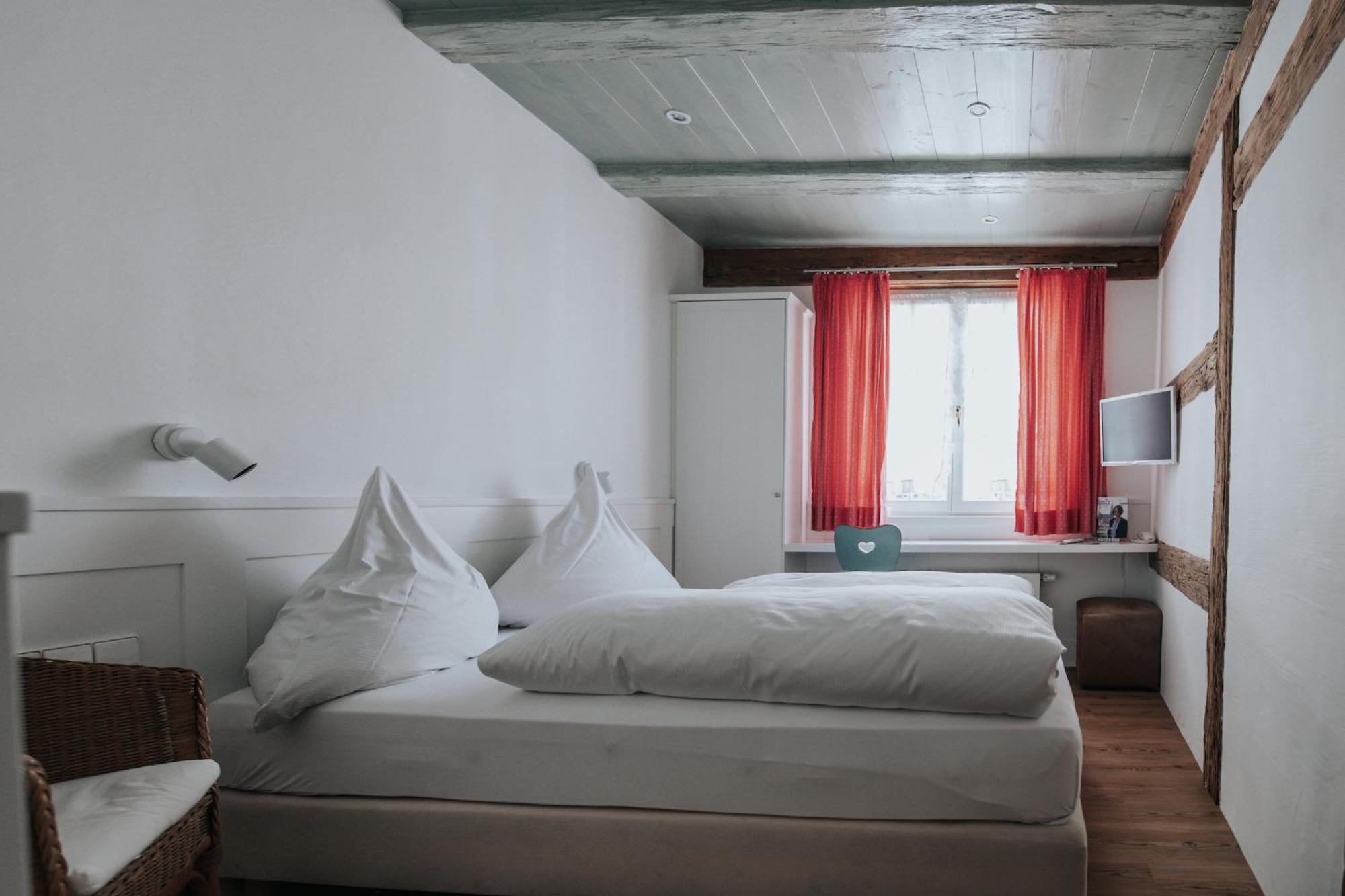 Budget Double Room - Photo 2