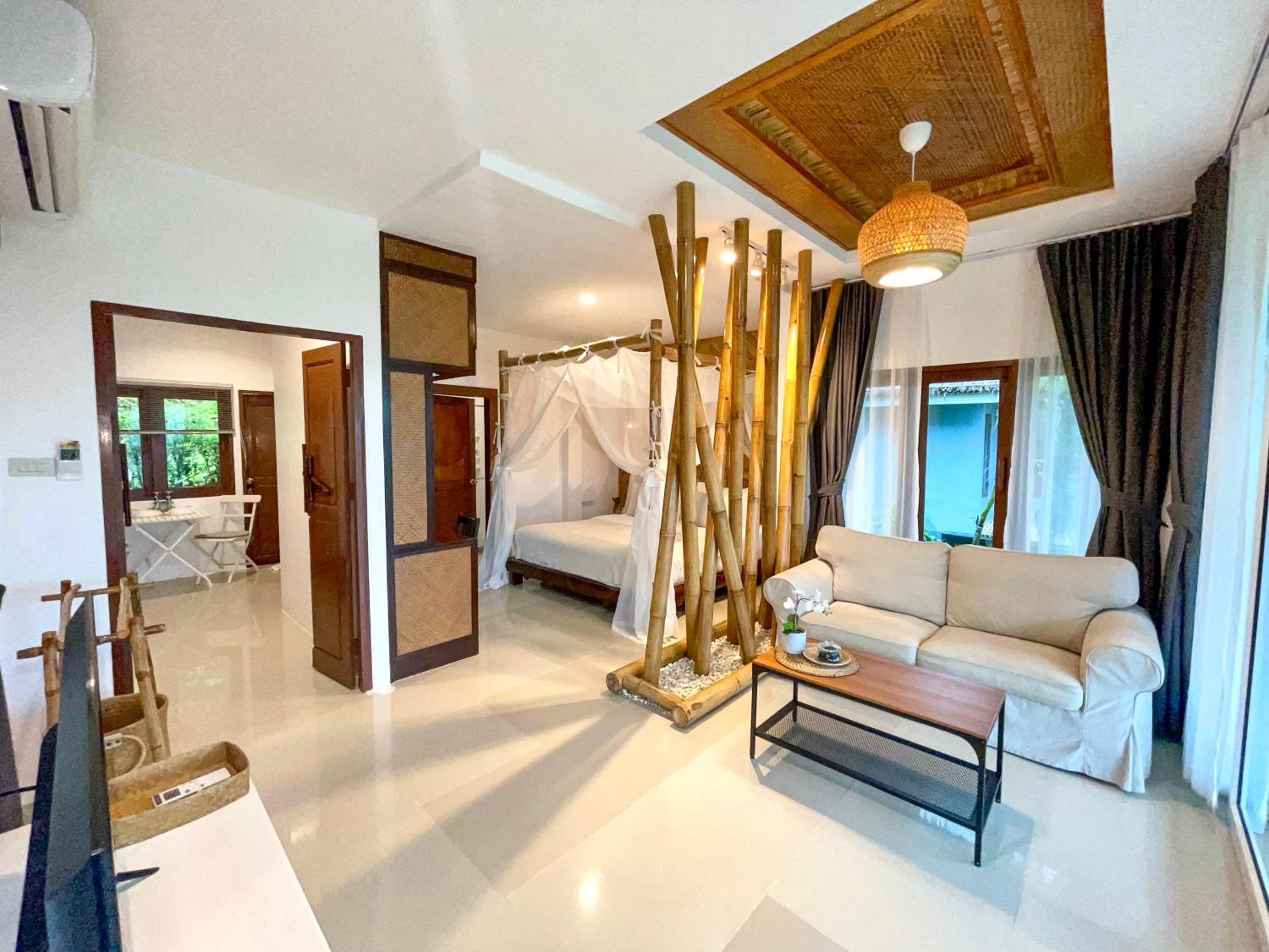 Jacuzzi Villa Four- Free Beach Shuttle - Photo 5