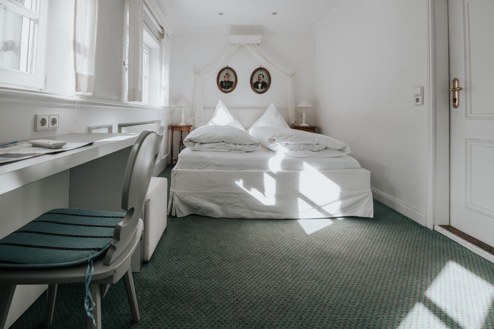 Standard Double Room - Photo 20