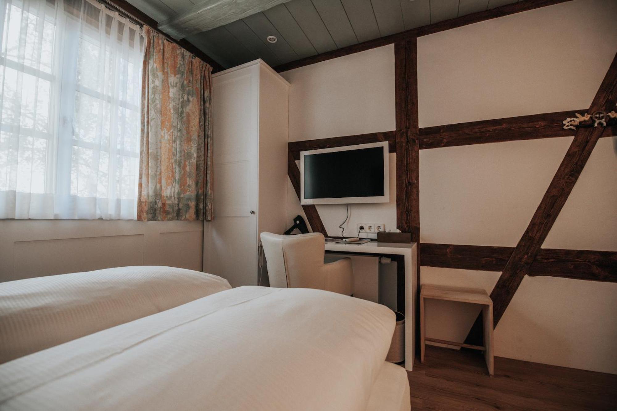 Standard Double Room - Photo 21