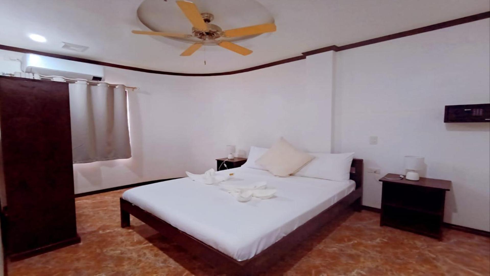 Superior Family Room - Photo 9