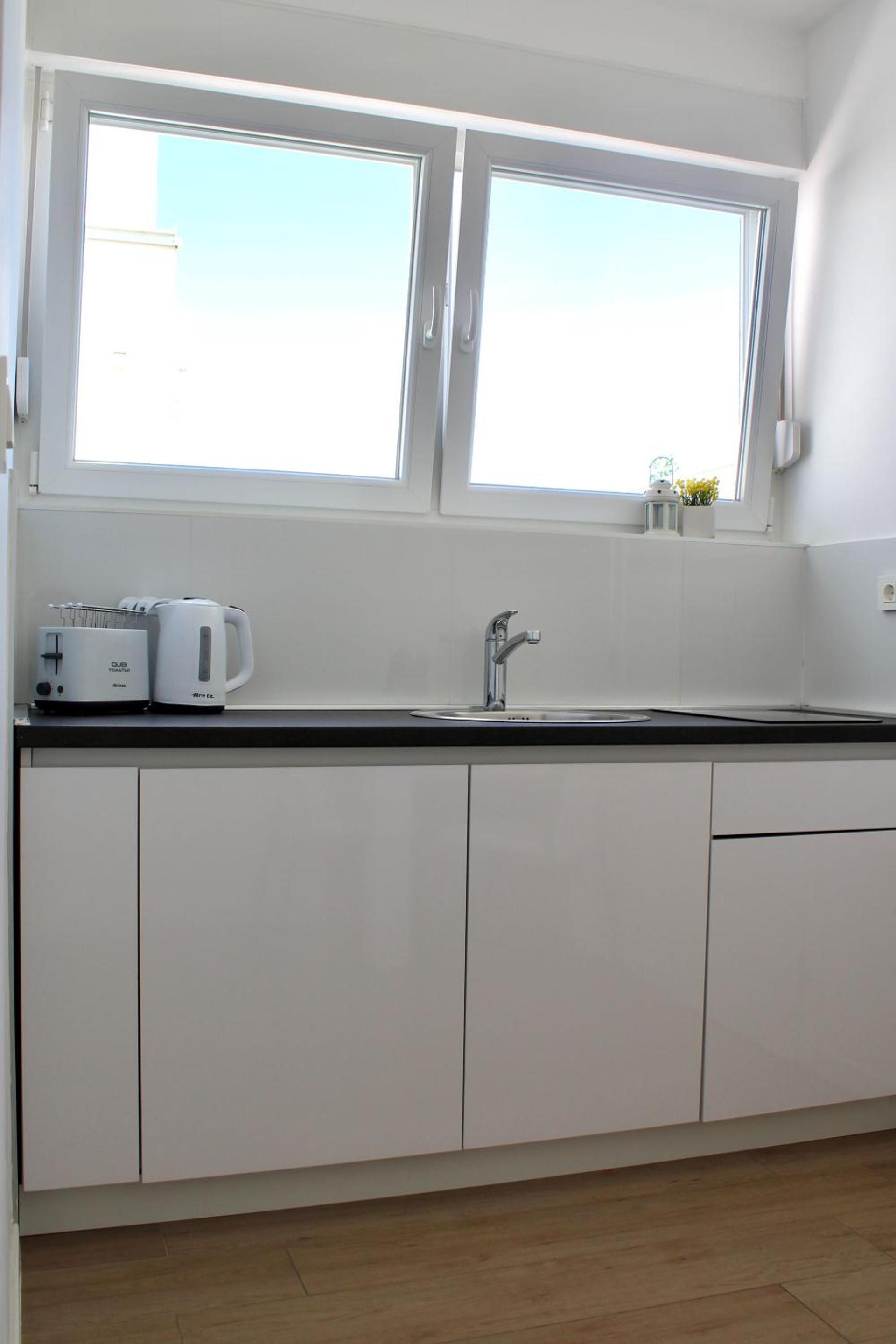  Deluxe Studio with Terrace - Photo 4
