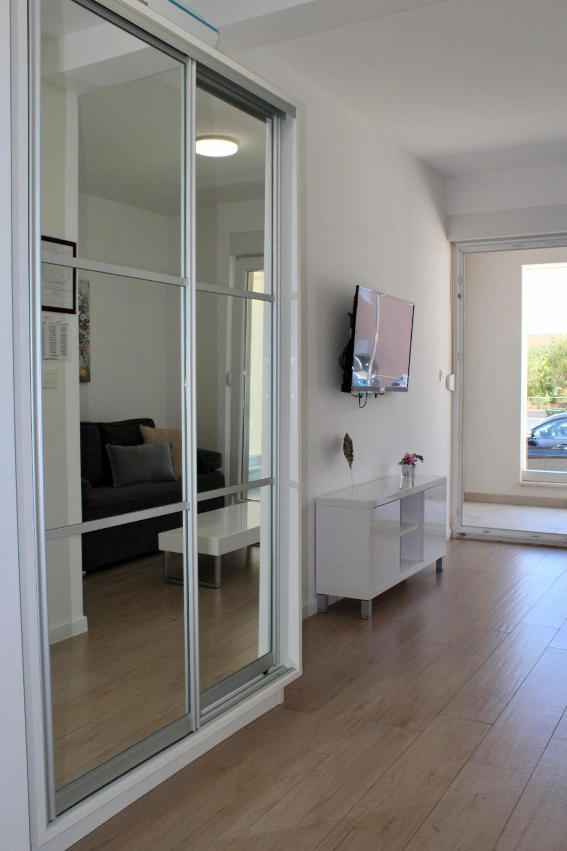  Deluxe Studio with Terrace - Photo 7