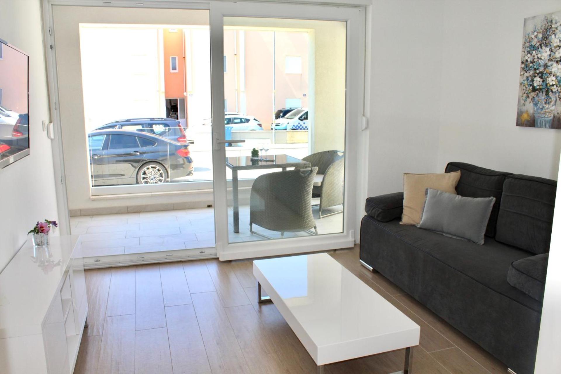  Deluxe Studio with Terrace - Photo 2