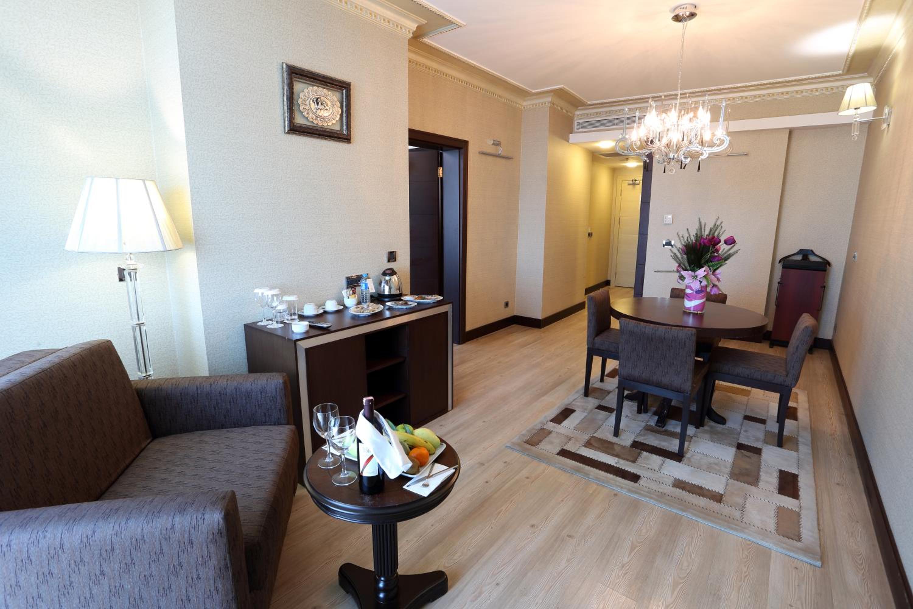 Senior Suite - Photo 6