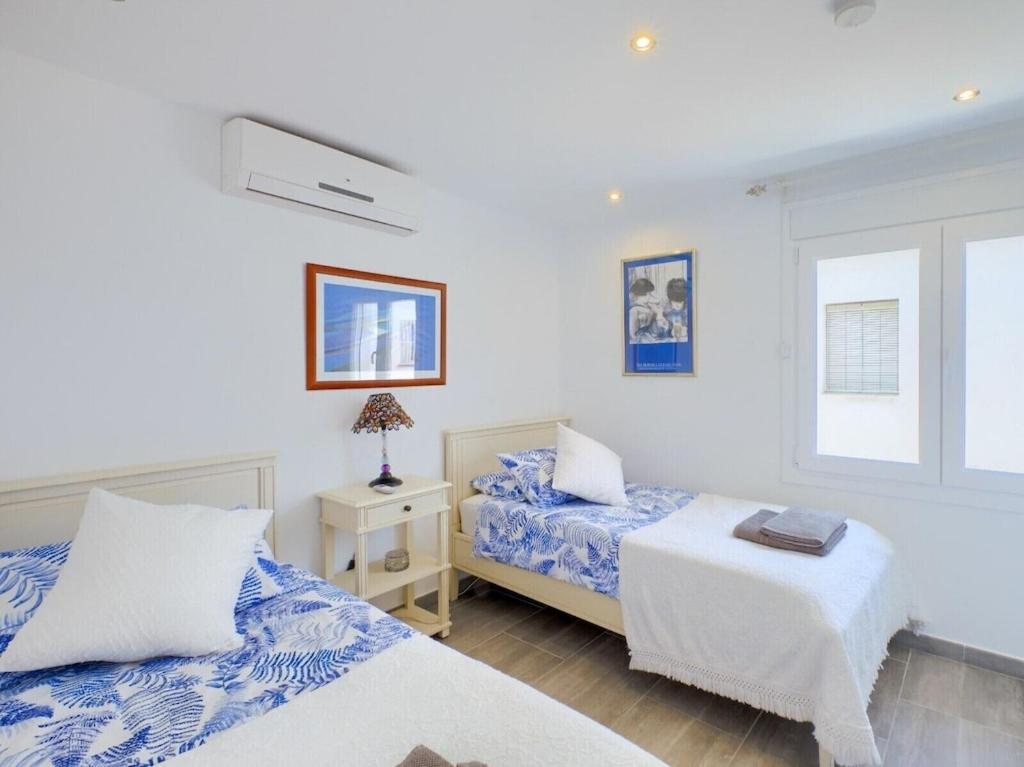 Three-Bedroom House photo 2