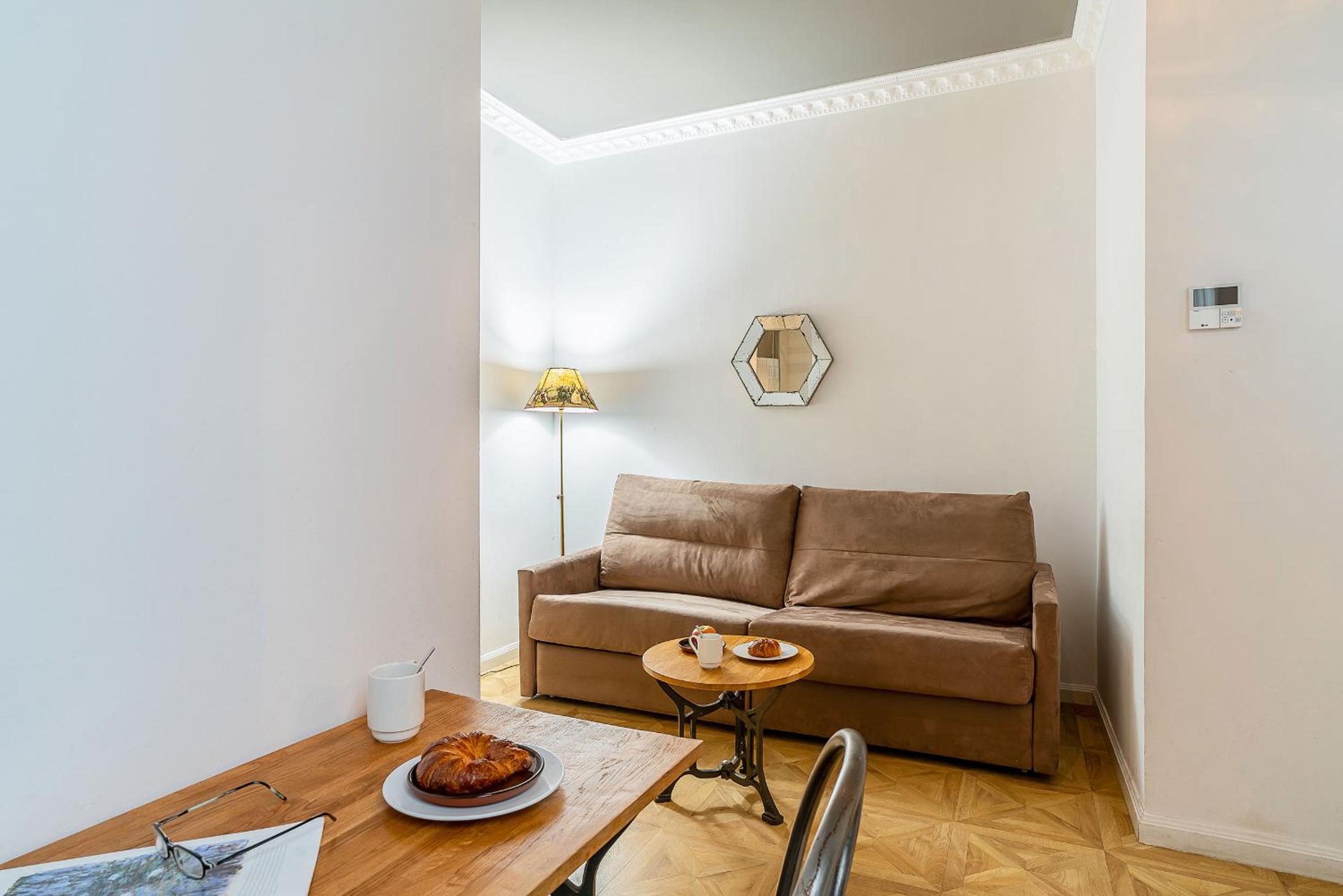 One-Bedroom Apartment photo 2